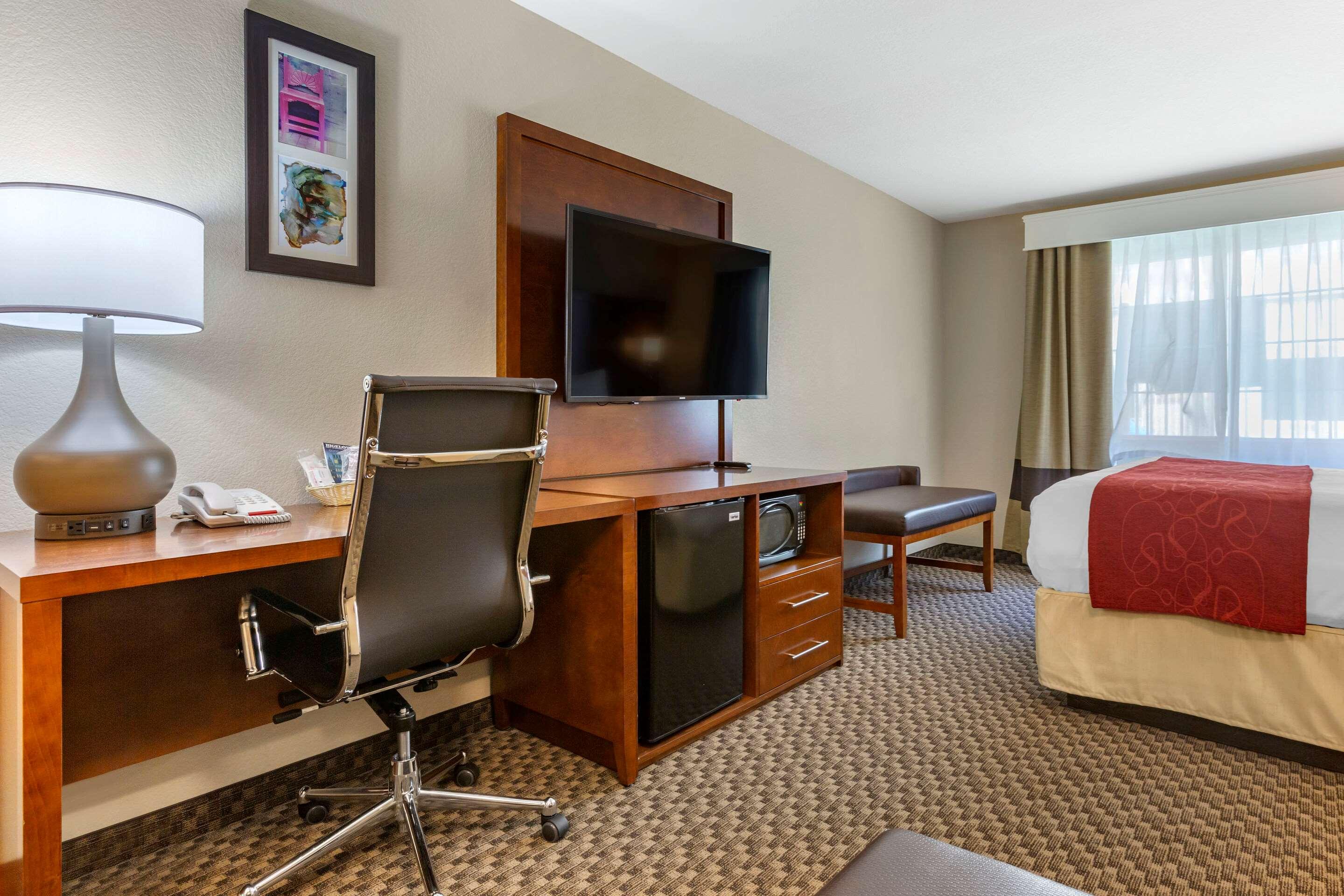 Comfort Suites Phoenix Airport — photo 5