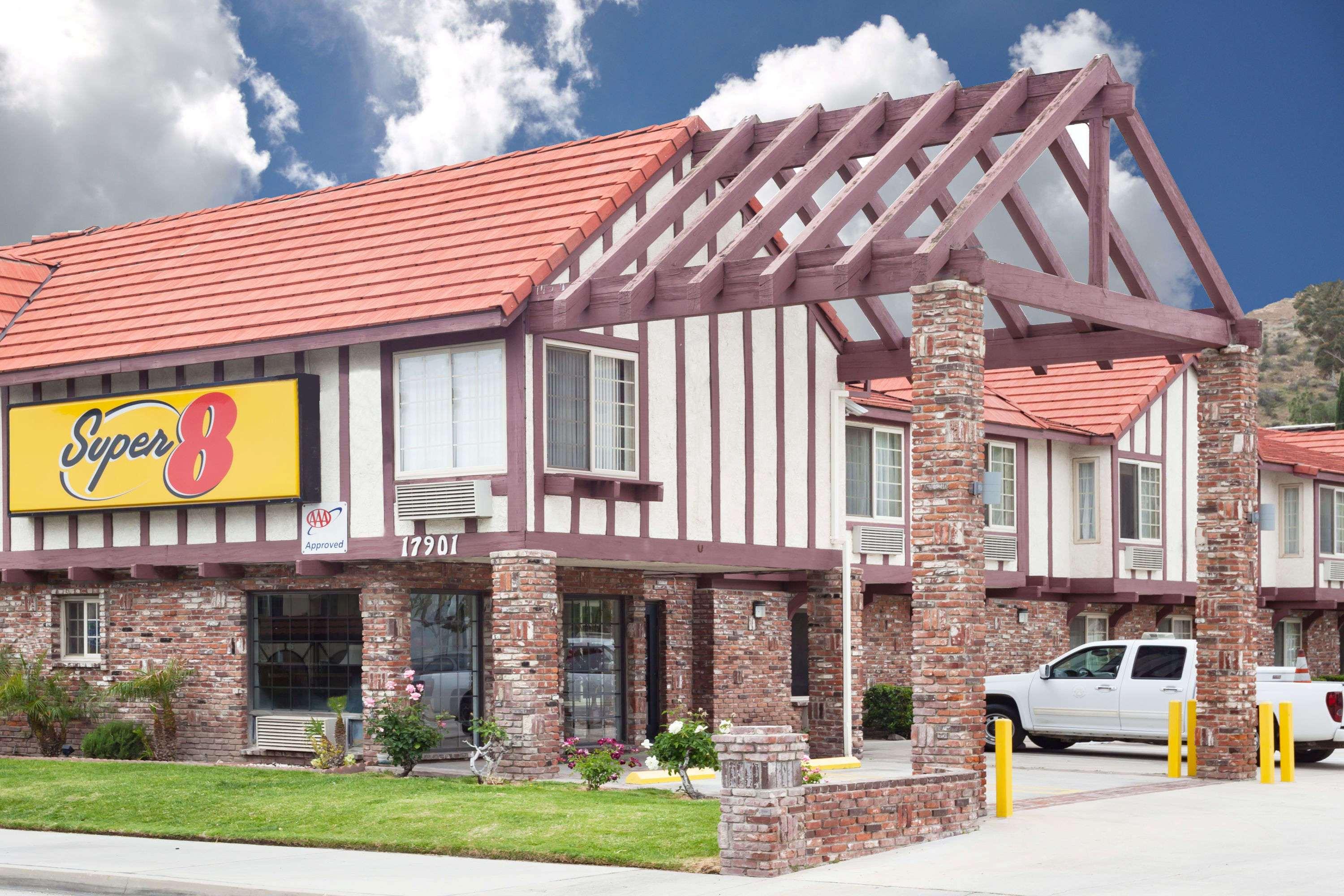 Super 8 by Wyndham Santa Clarita/Valencia — photo 3