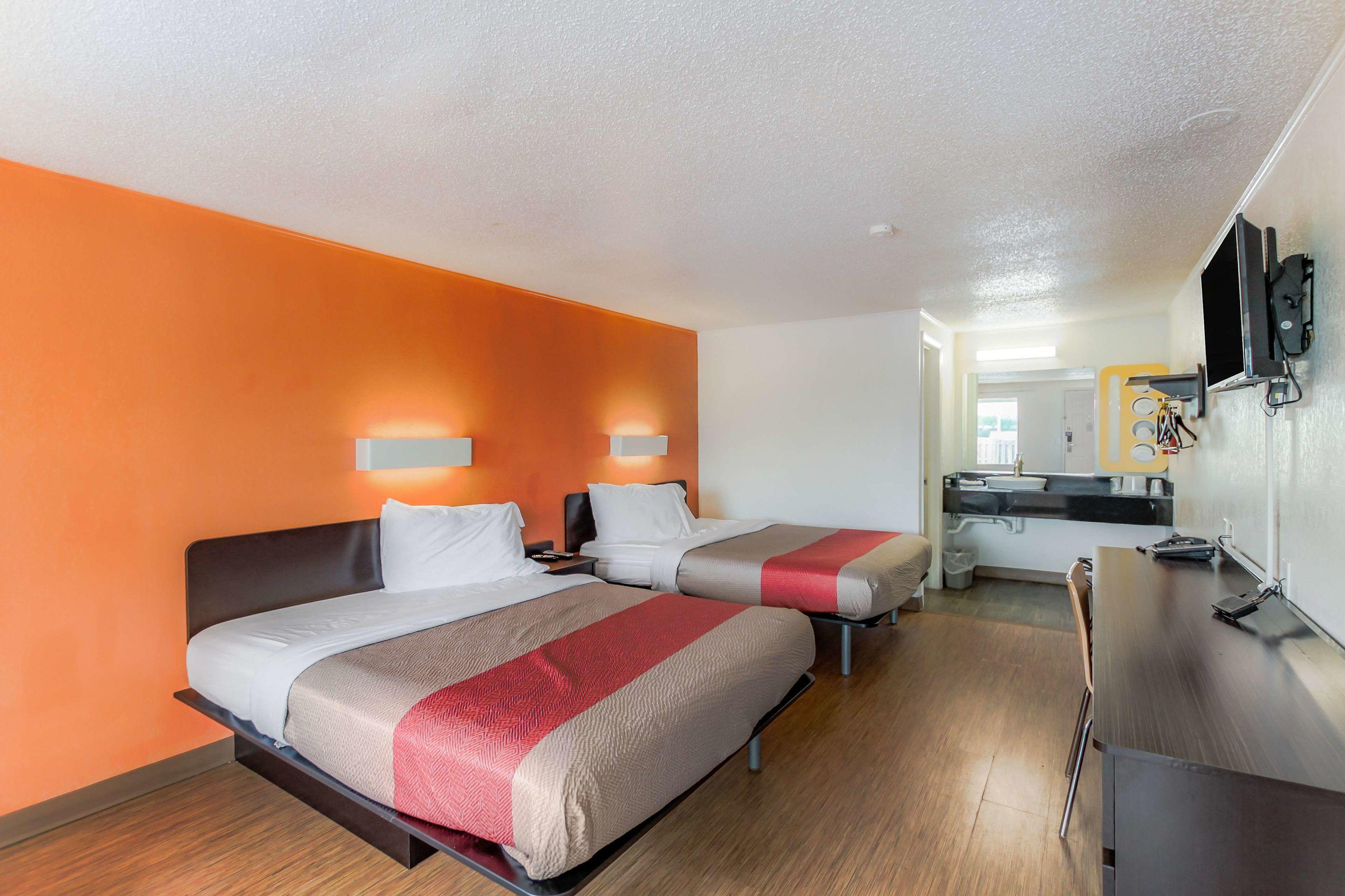 Motel 6 Kalamazoo — photo 5