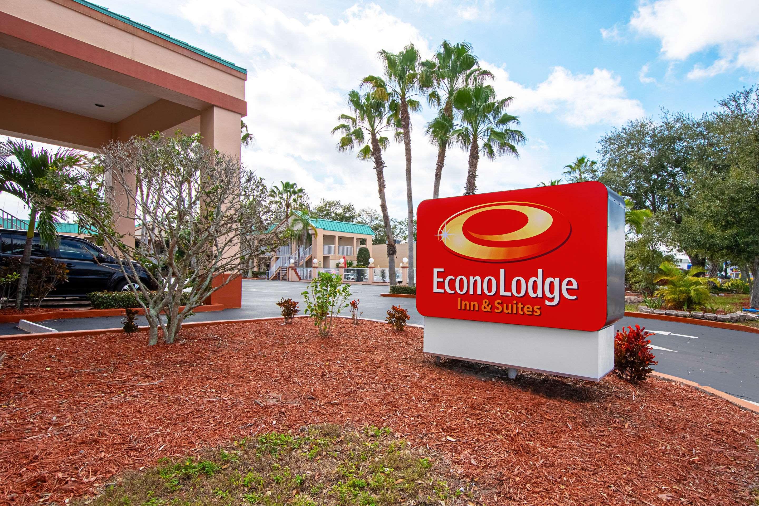 Econo Lodge Inn & Suites — photo 3