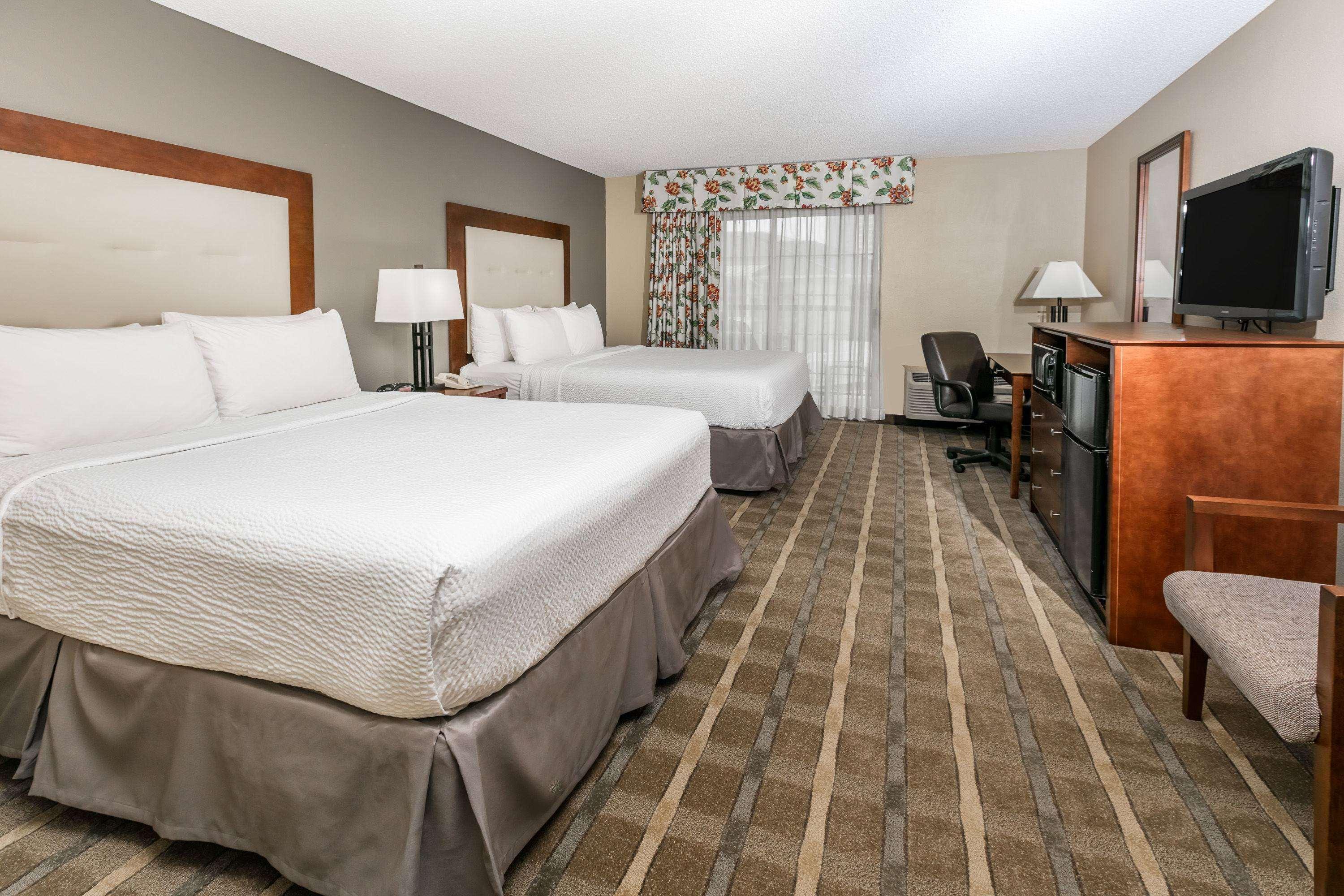 Richmond Inn & Suites, Trademark Collection by Wyndham — photo 5