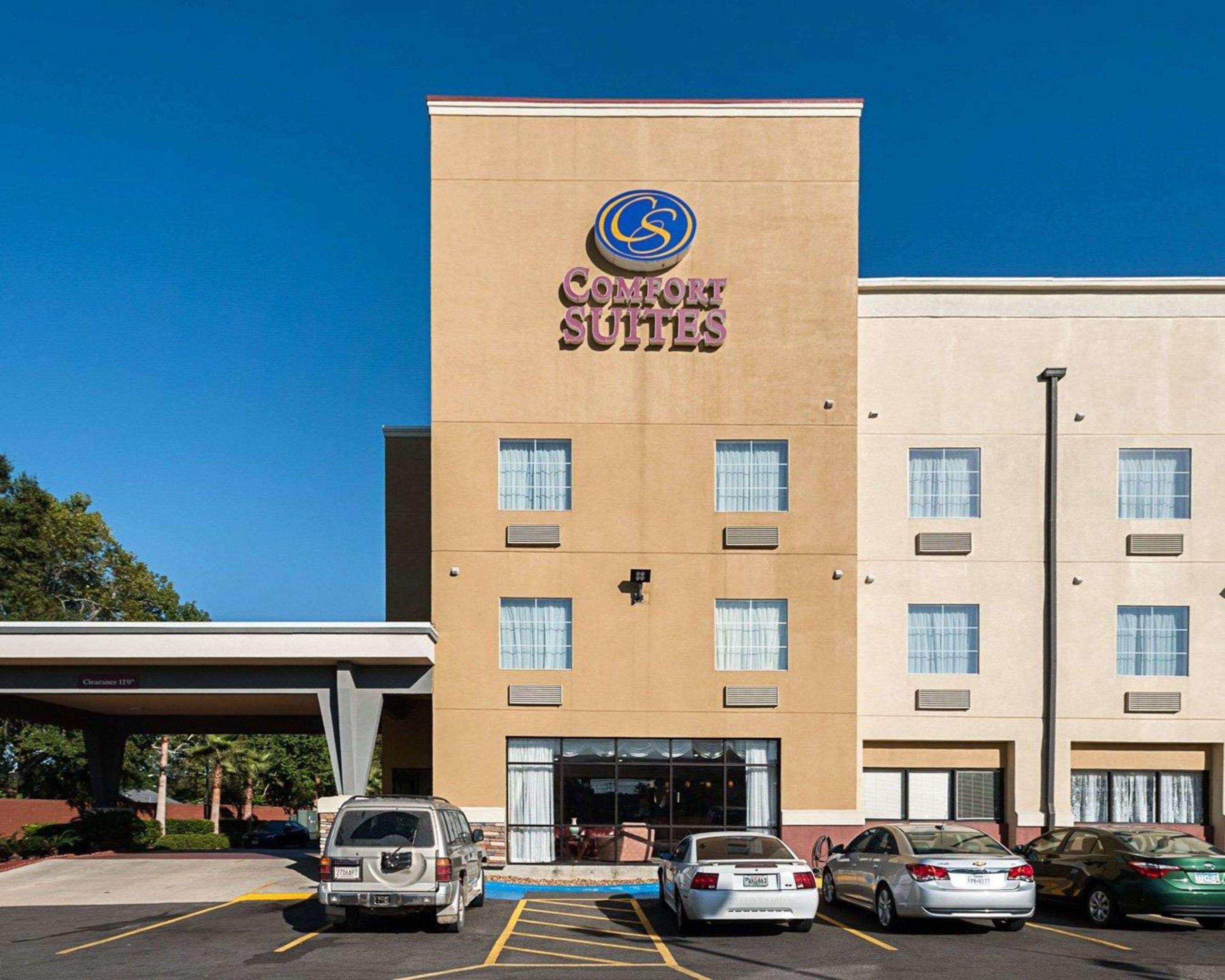Comfort Suites — photo 4