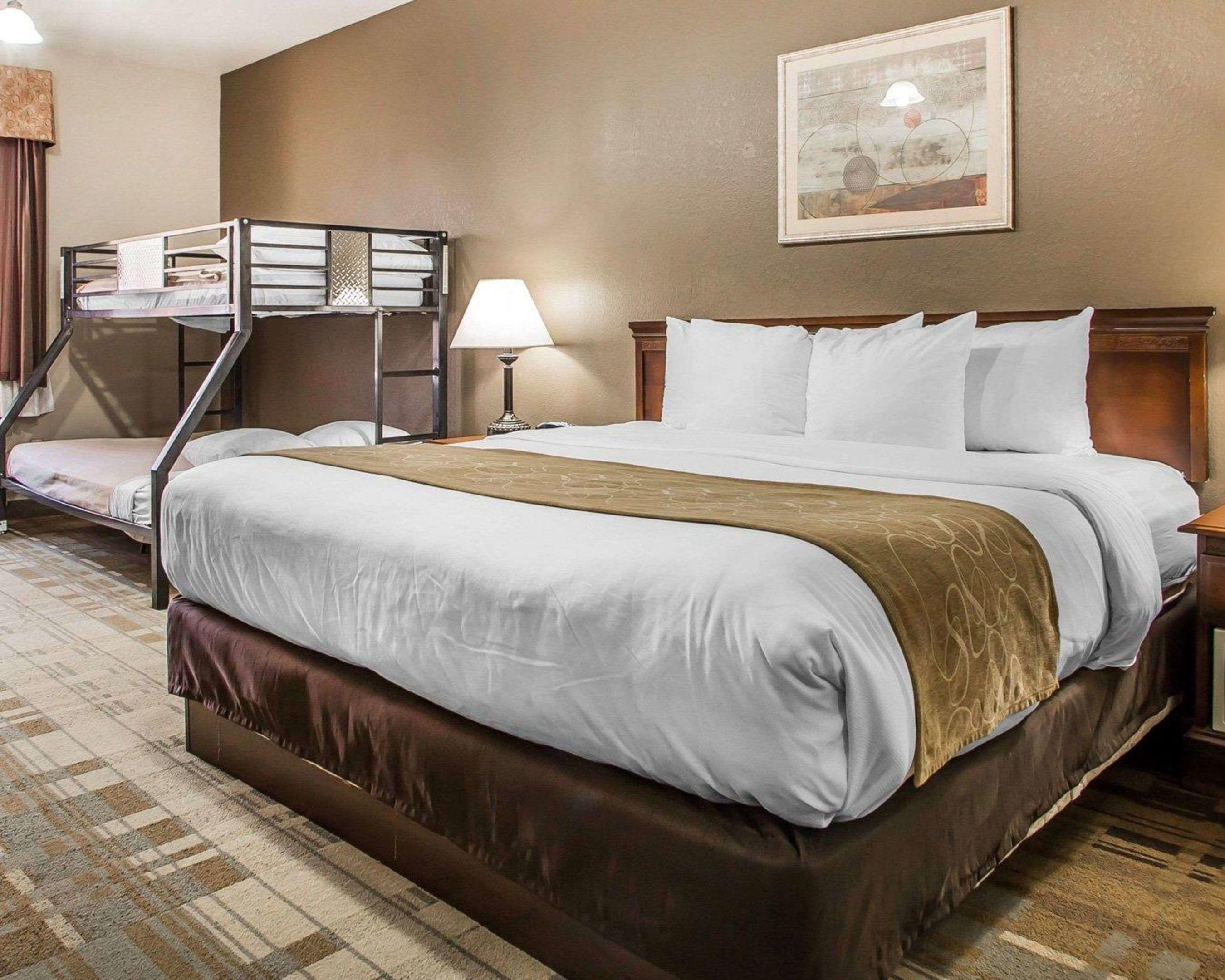 Comfort Suites — photo 3