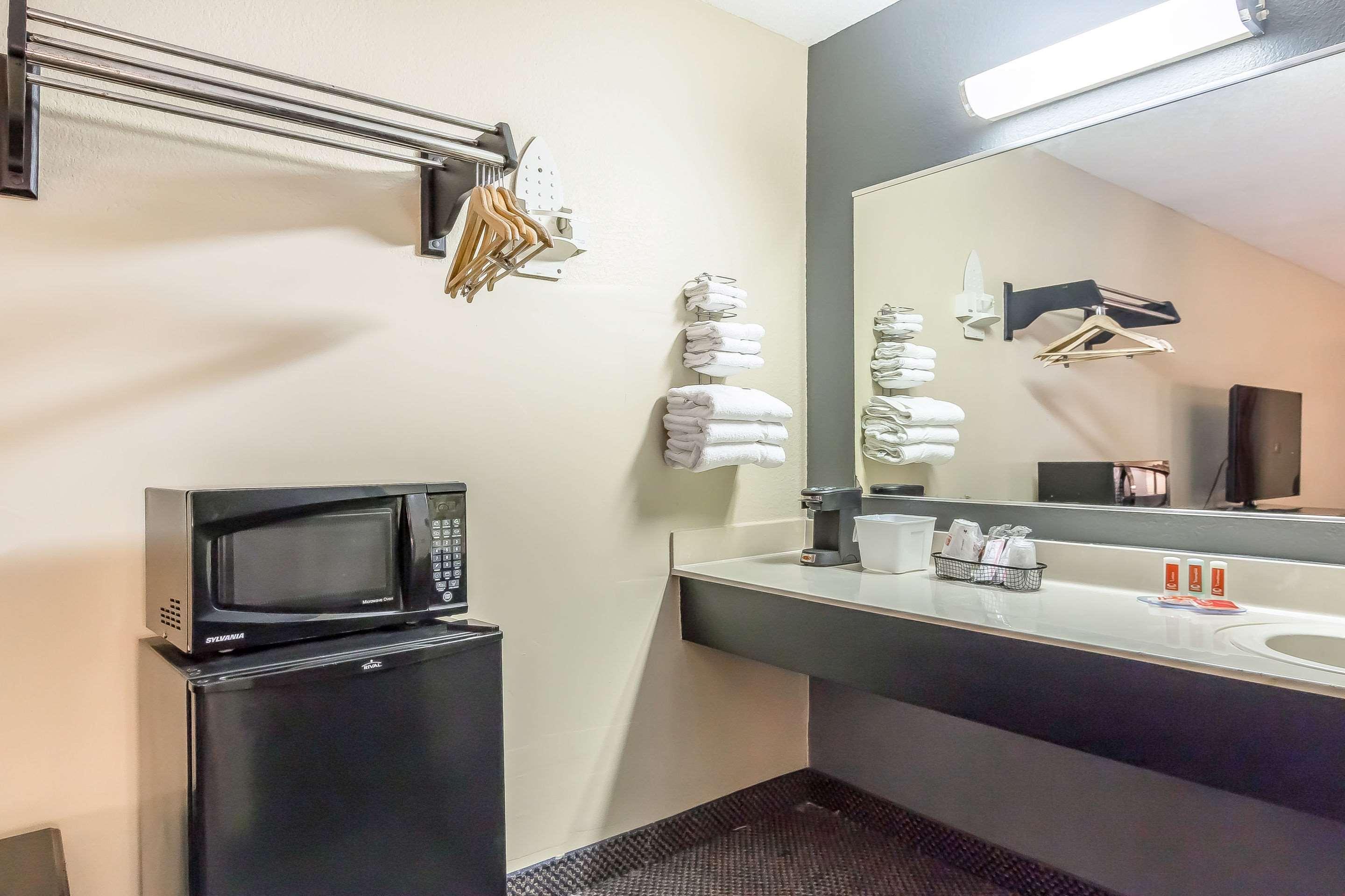 Econo Lodge Martin — photo 5