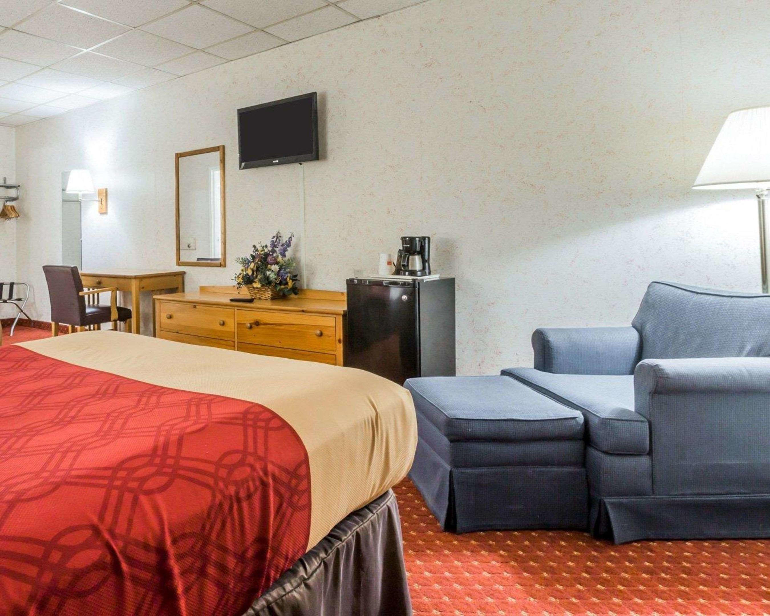 Econo Lodge Near Stewart International Airport — photo 3