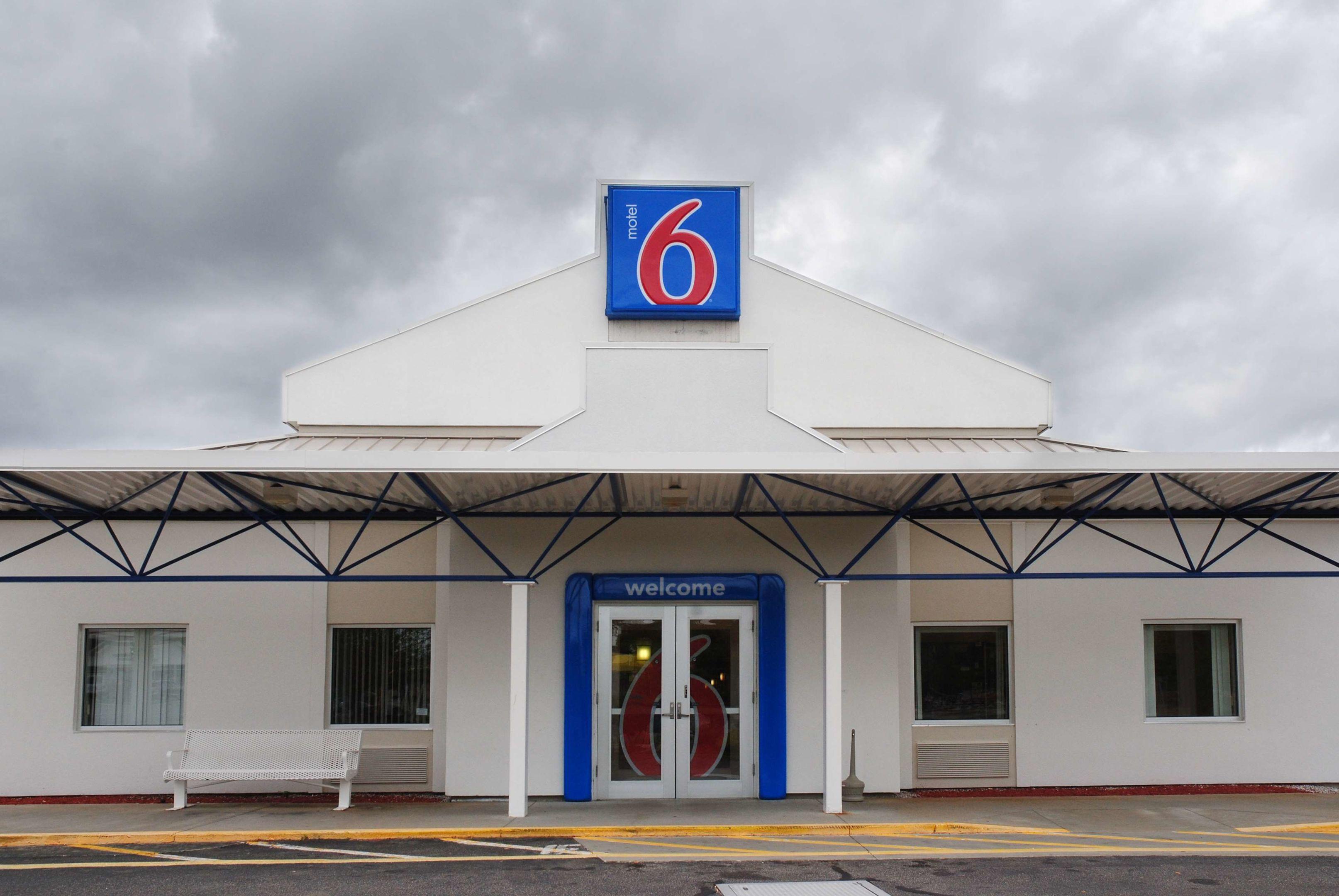 Motel 6 Providence East — photo 5