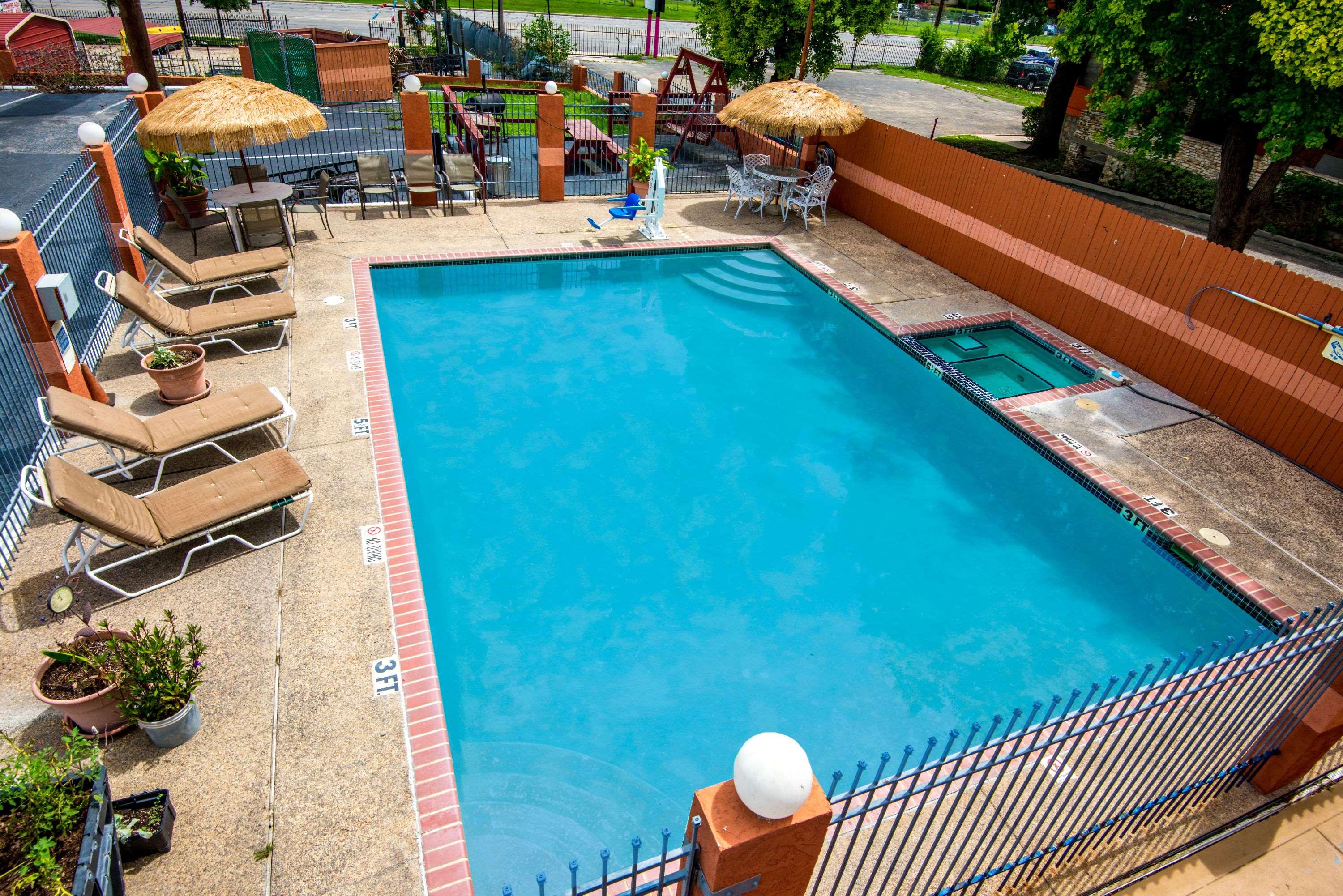 Travelodge San Antonio Lackland A F B — photo 3