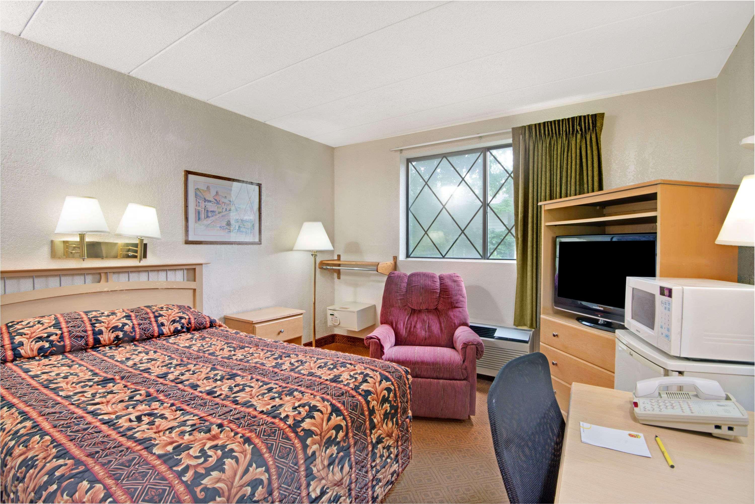 Super 8 by Wyndham Stamford/New York City Area — photo 3