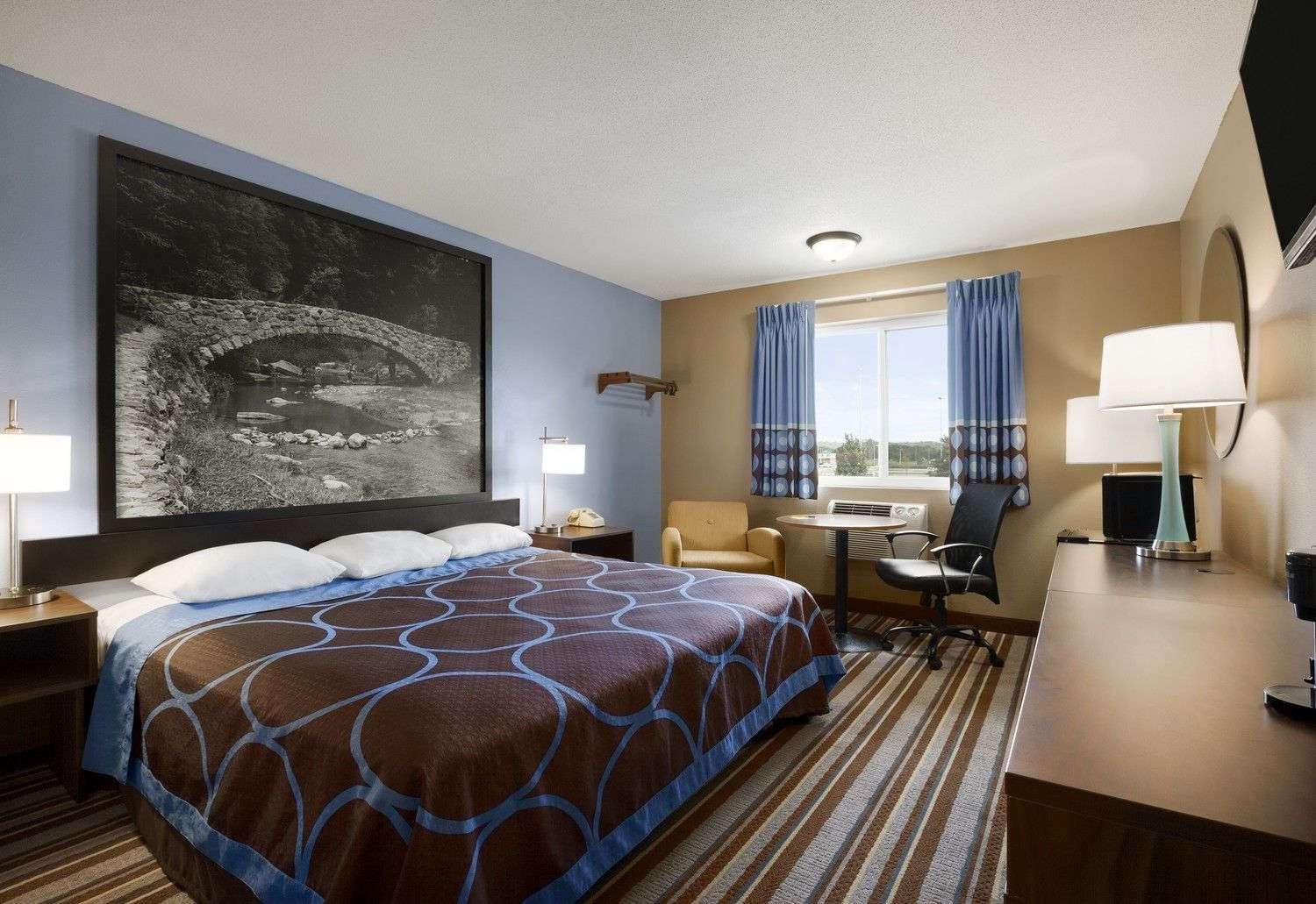 Super 8 by Wyndham Council Bluffs IA Omaha NE Area — photo 5