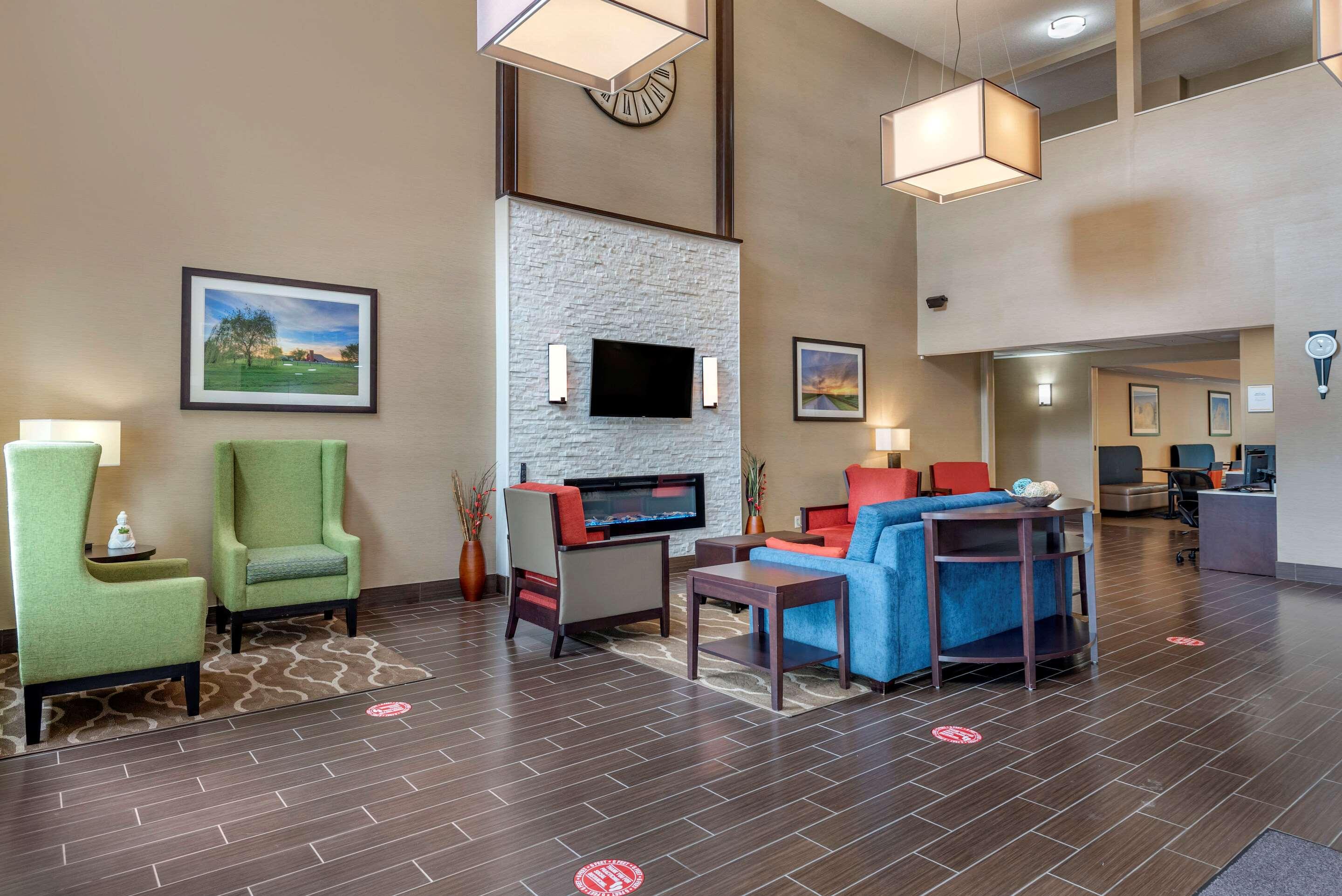 Comfort Suites Auburn — photo 4