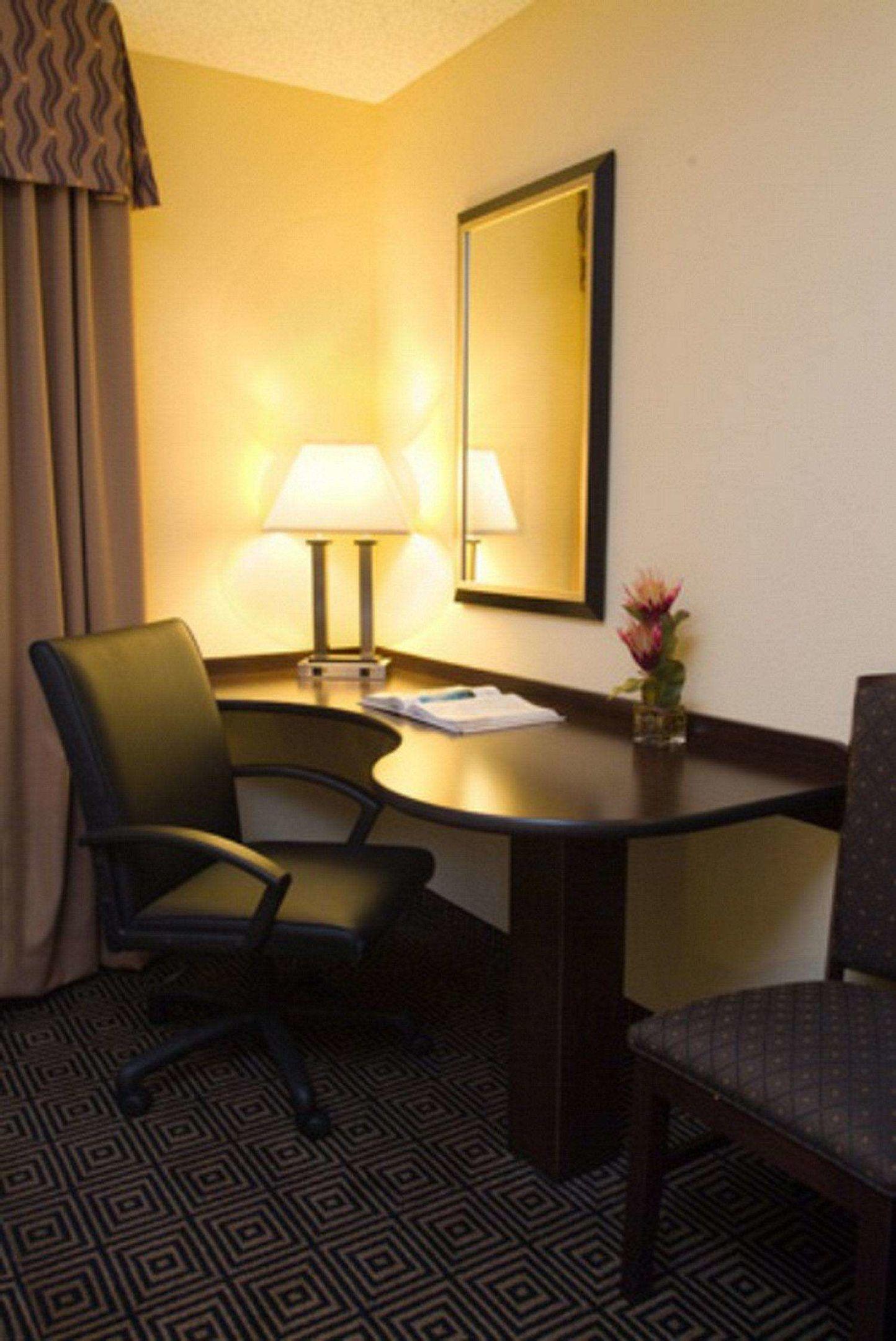 Hampton Inn & Suites Orlando-John Young Pkwy/S. Park — photo 5