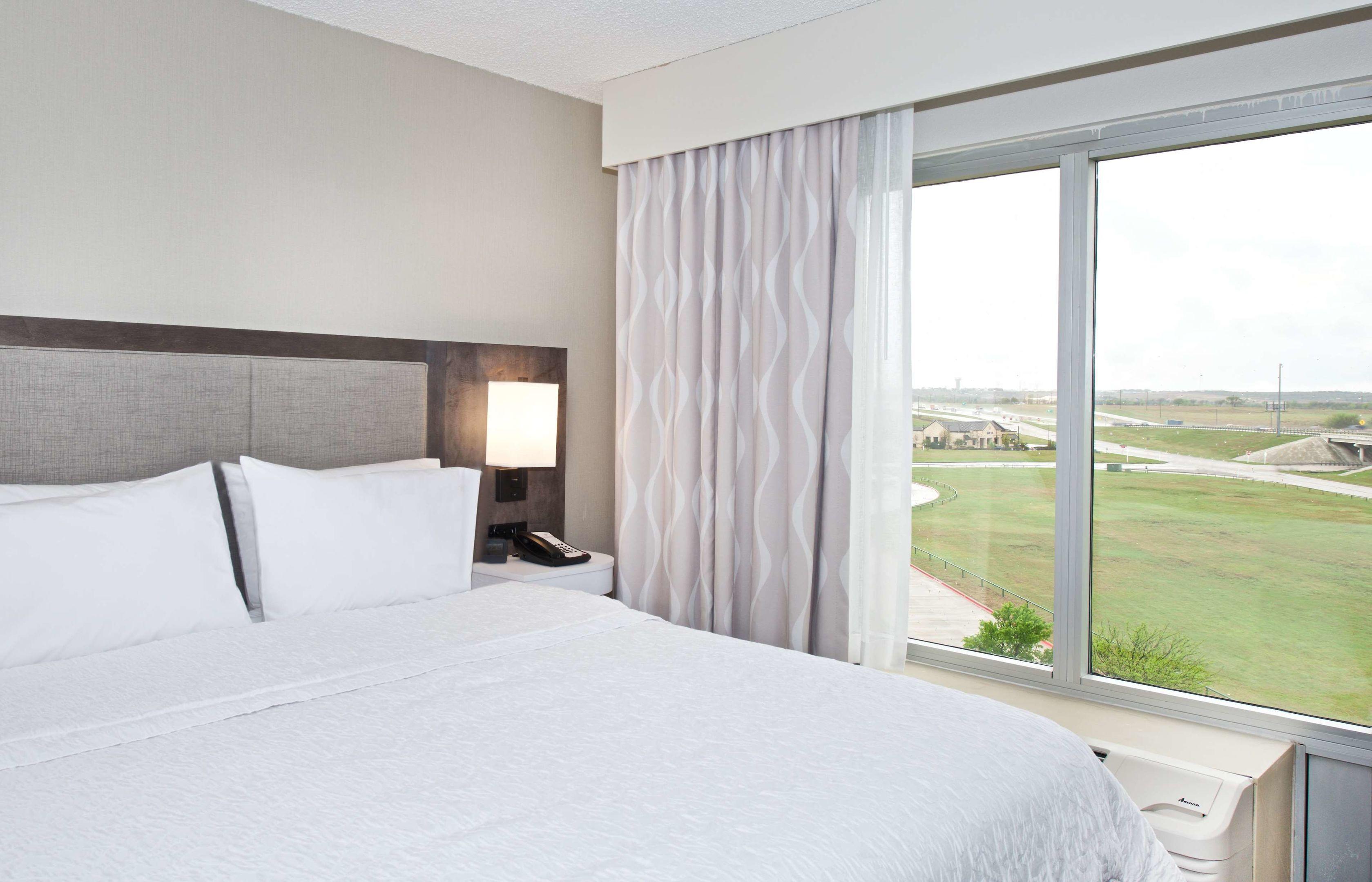 Hampton Inn & Suites N. Ft. Worth-Alliance Airport — photo 4