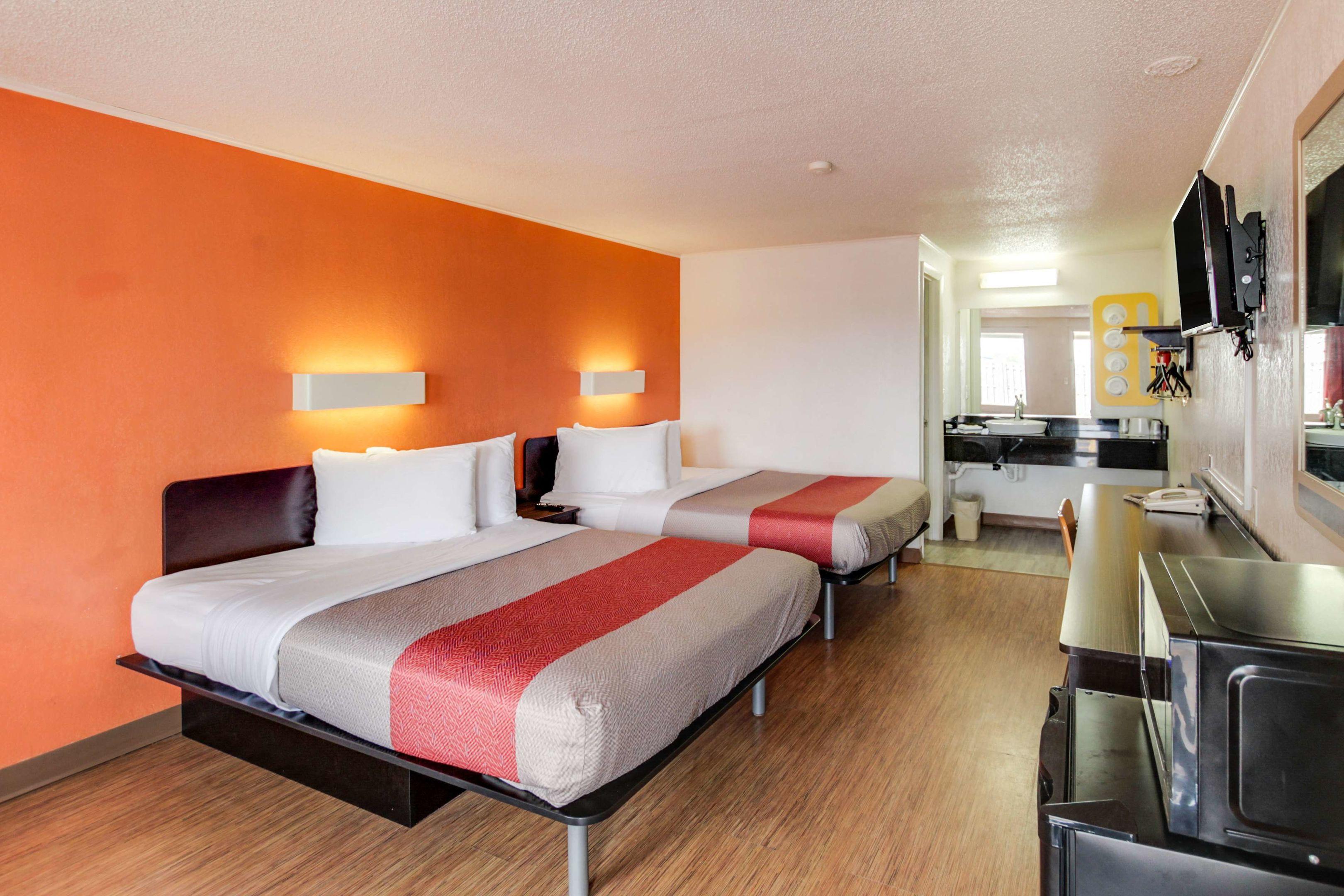 Motel 6 Kalamazoo — photo 4
