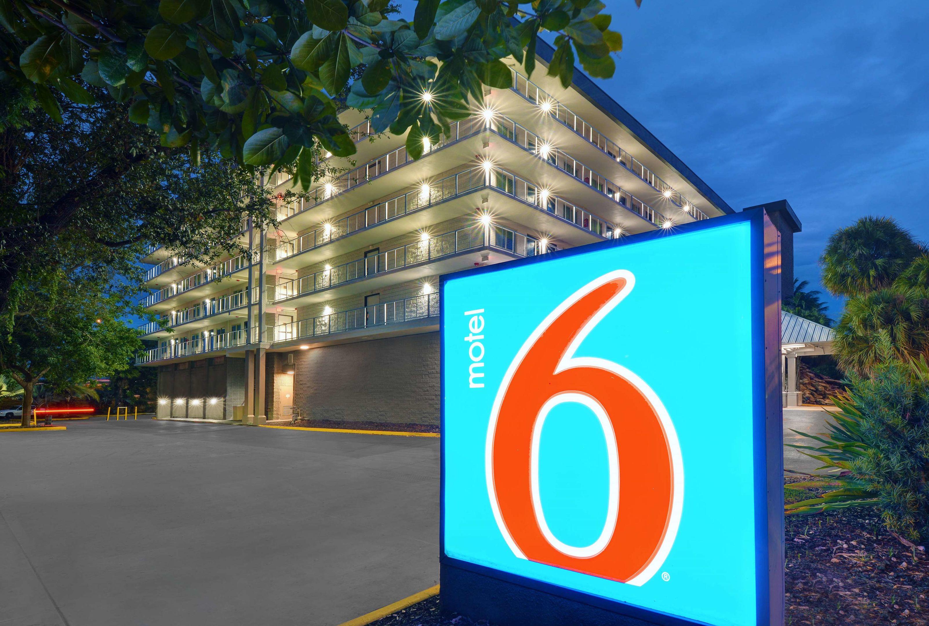 Motel 6 Cutler Bay — photo 5