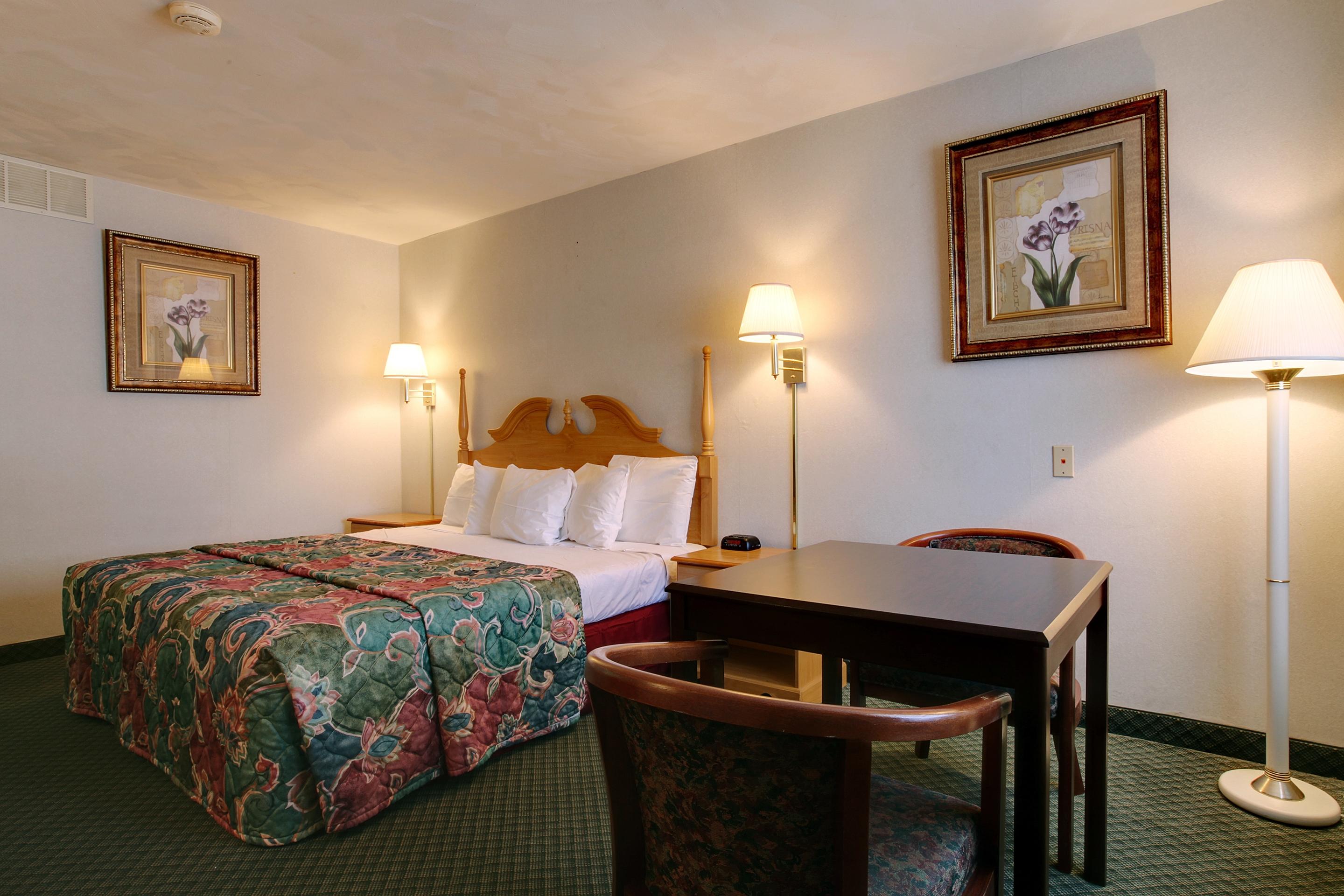 Americas Best Value Inn Uvalde — photo 5