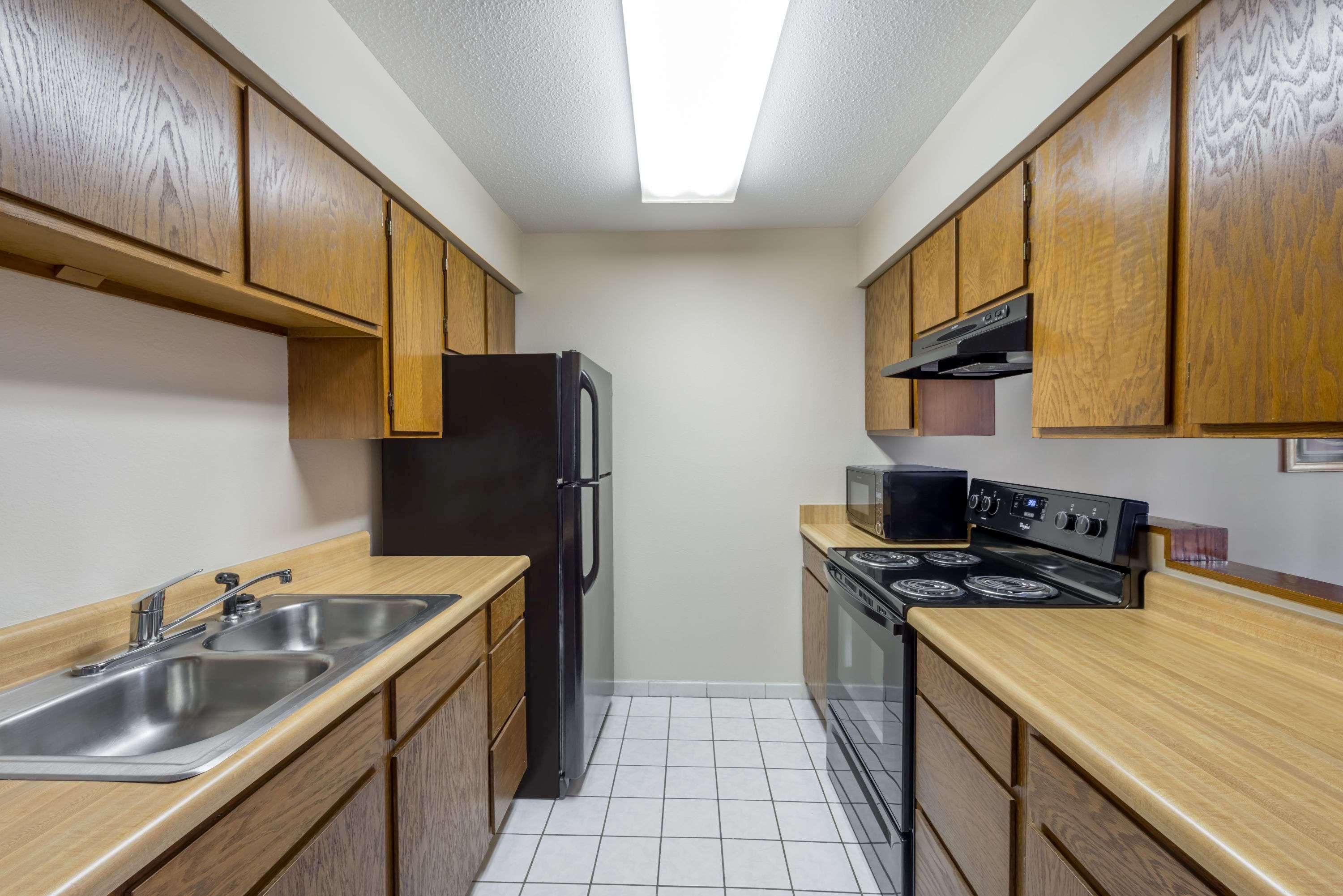 Super 8 by Wyndham Columbia Clark Lane — photo 4