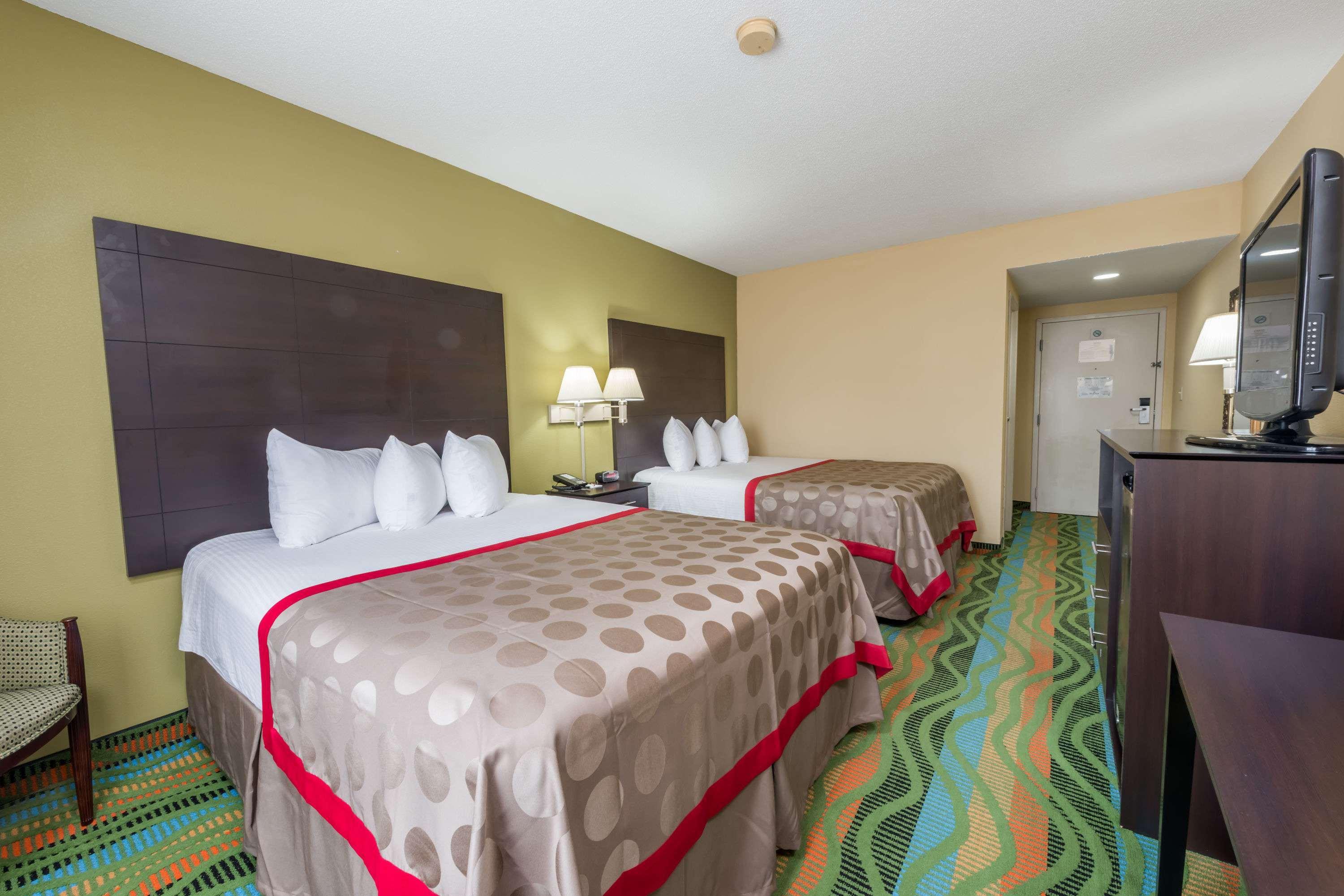 Ramada by Wyndham Vandalia — photo 4