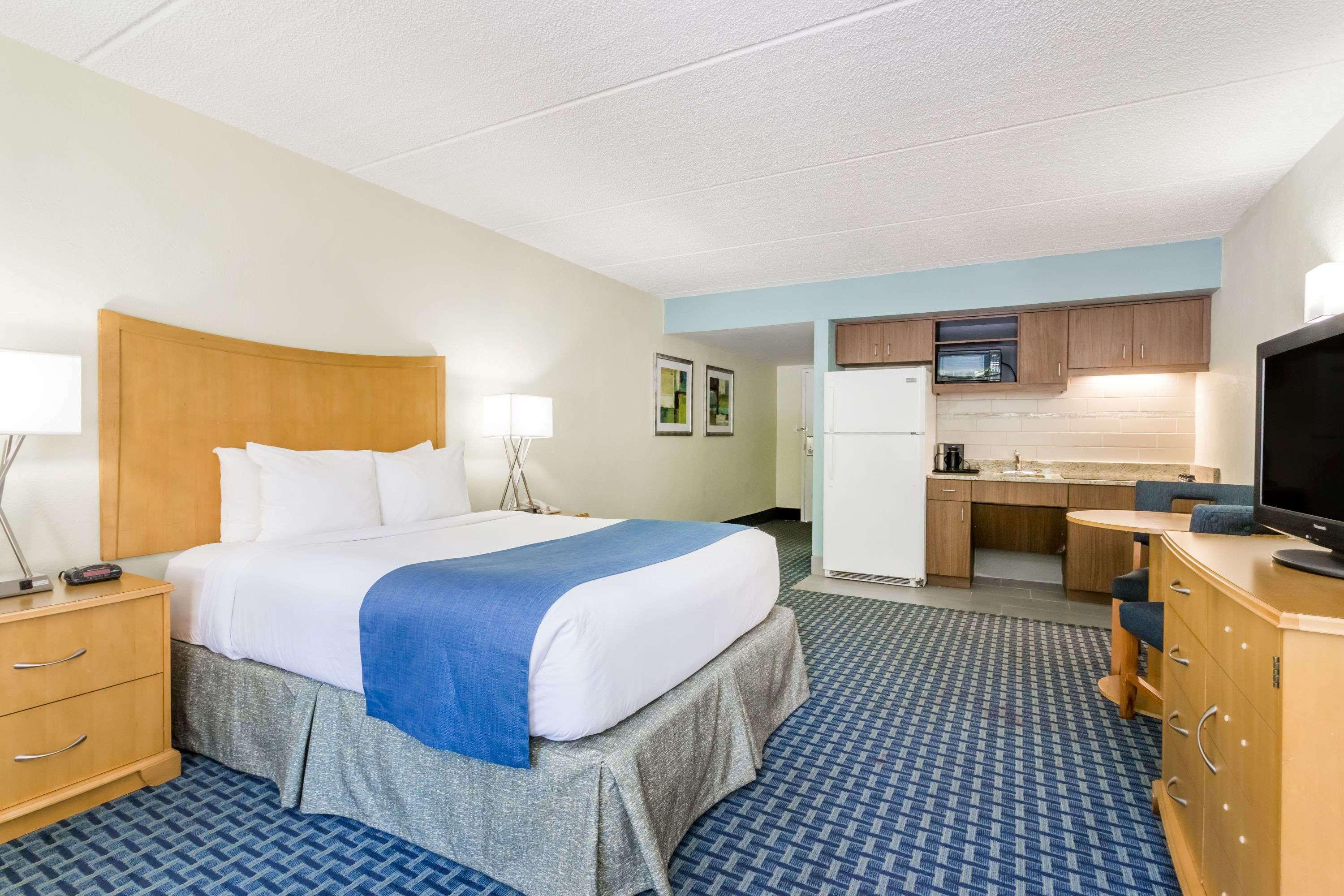Days Inn Cocoa Beach Port Canaveral — photo 4