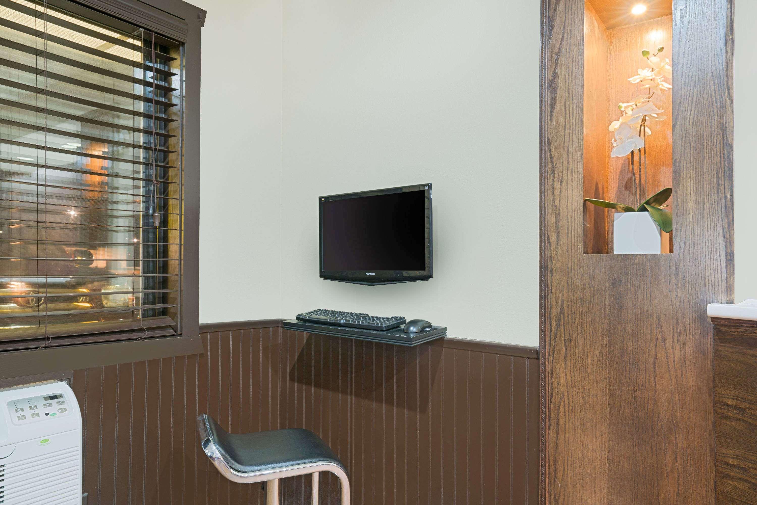 Super 8 by Wyndham Marshall MN — photo 4