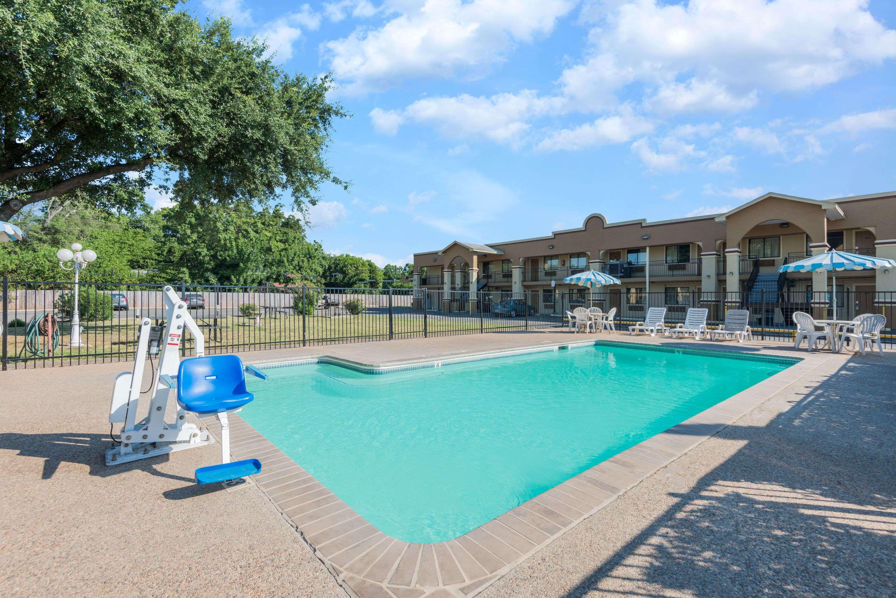 Days Inn San Marcos — photo 4