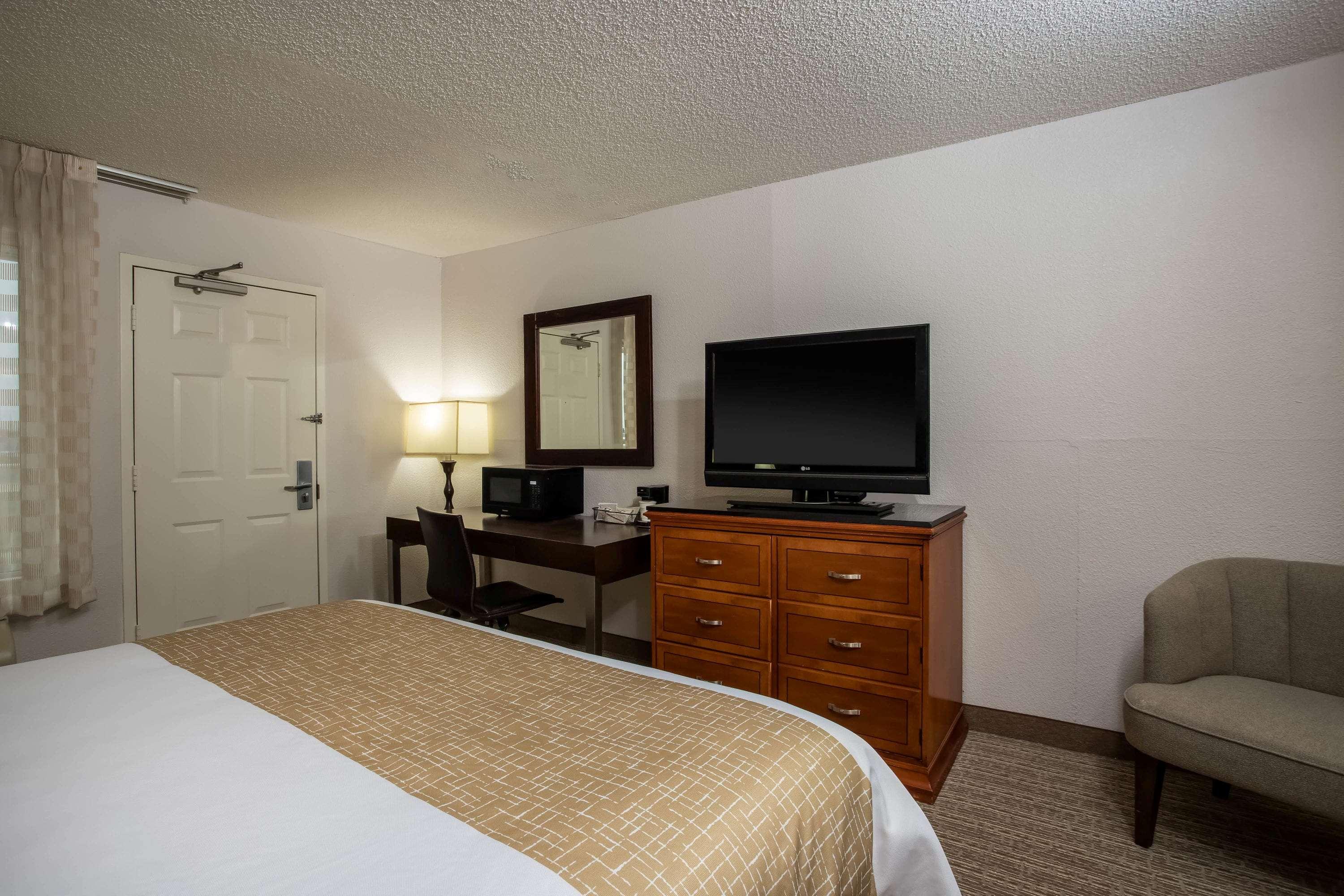 Travelodge by Wyndham Fort Wayne North — photo 5