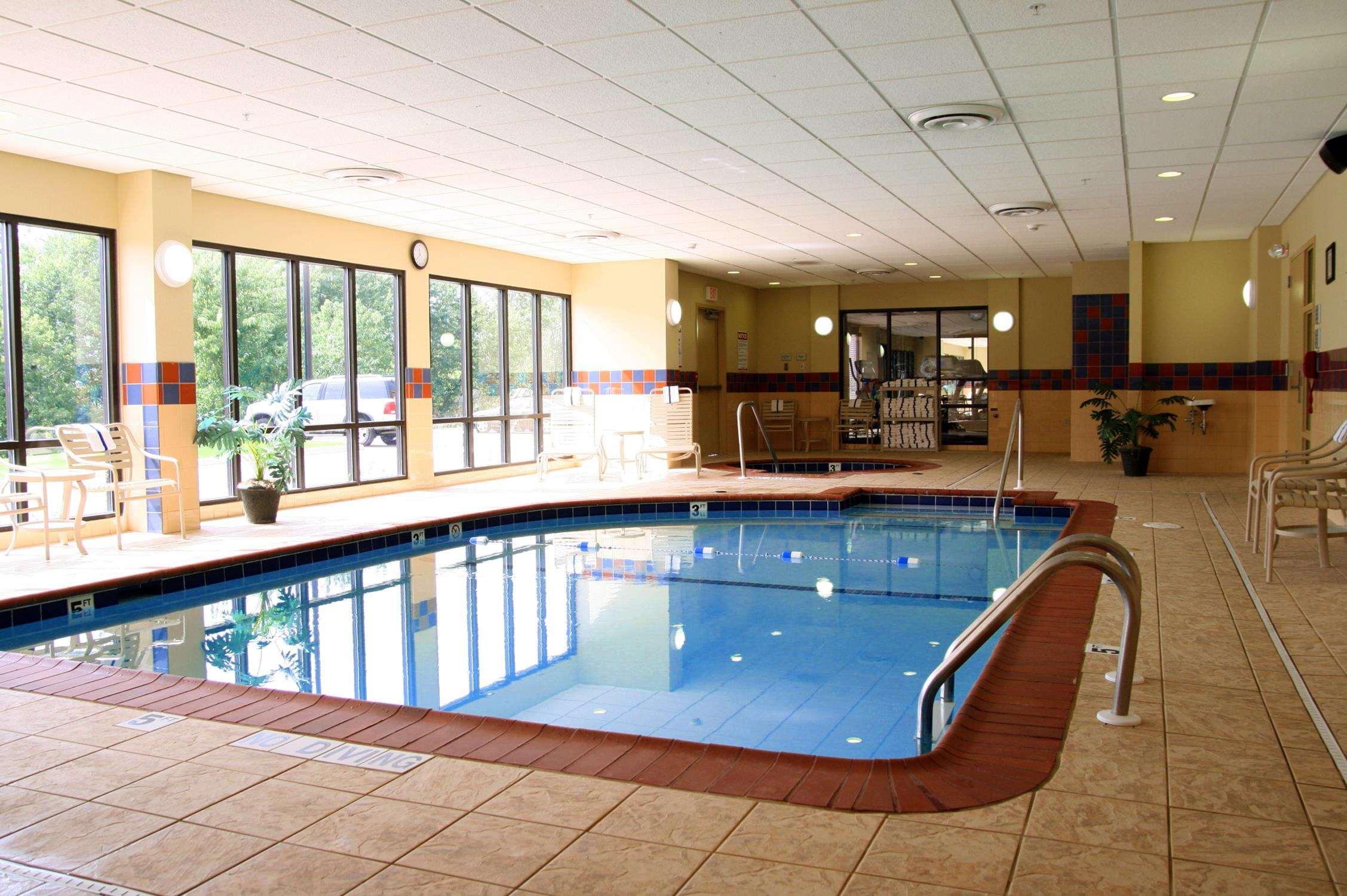 Hampton Inn & Suites Bloomington-Normal — photo 3
