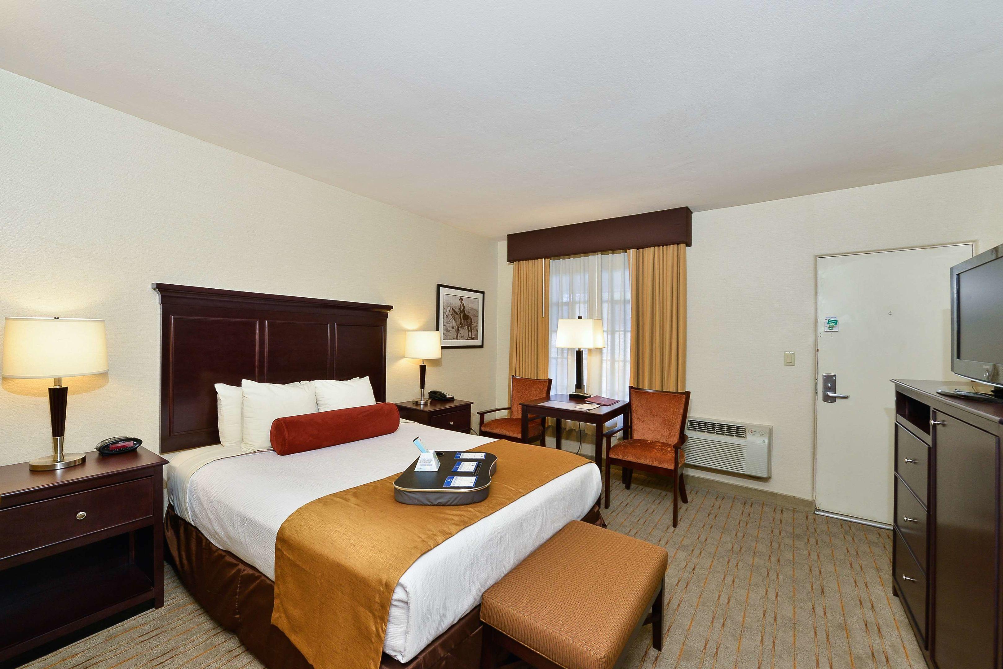 Best Western Plus Frontier Motel — photo 4