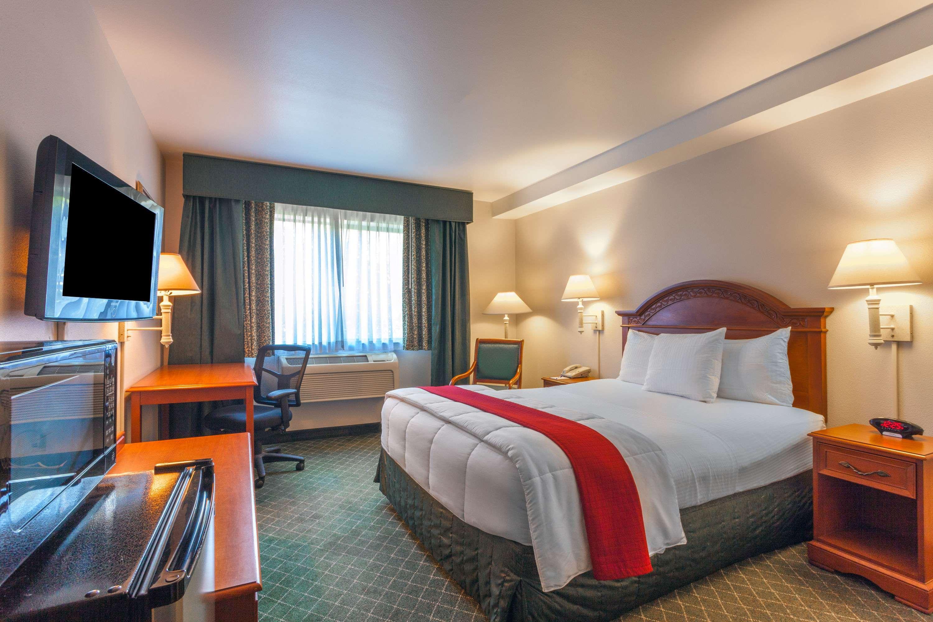 Baymont Inn and Suites Bellingham — photo 4