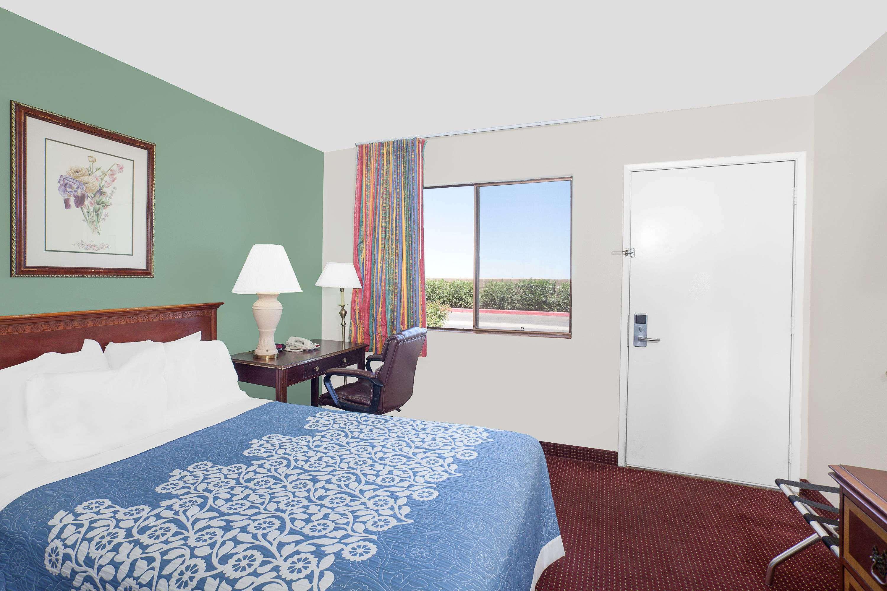 Days Inn by Wyndham Lost Hills — photo 5