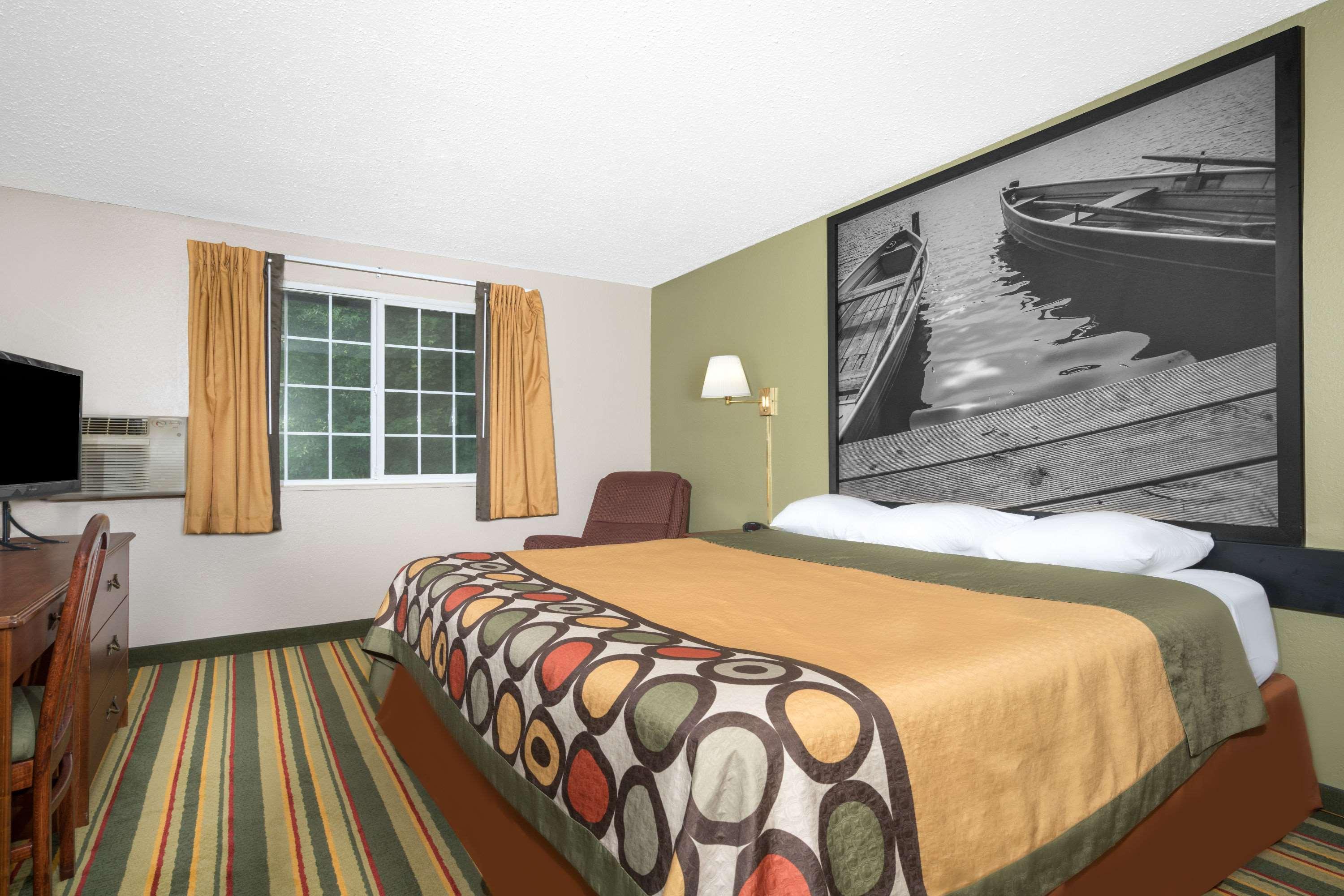 Super 8 by Wyndham Winona MN — photo 4