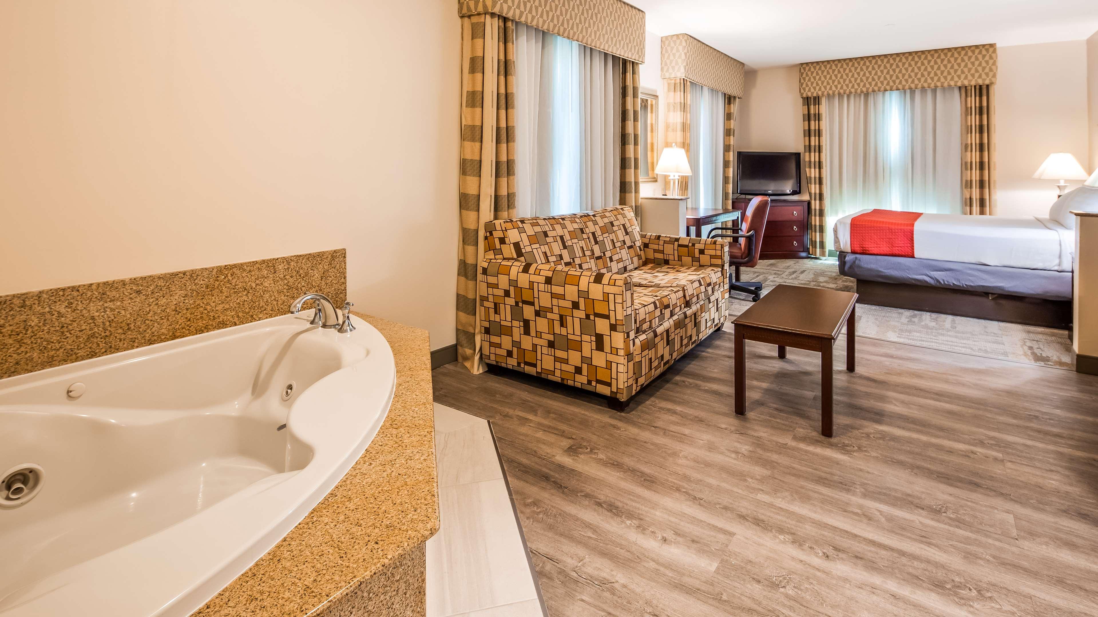 Best Western Riverview Inn & Suites — photo 4