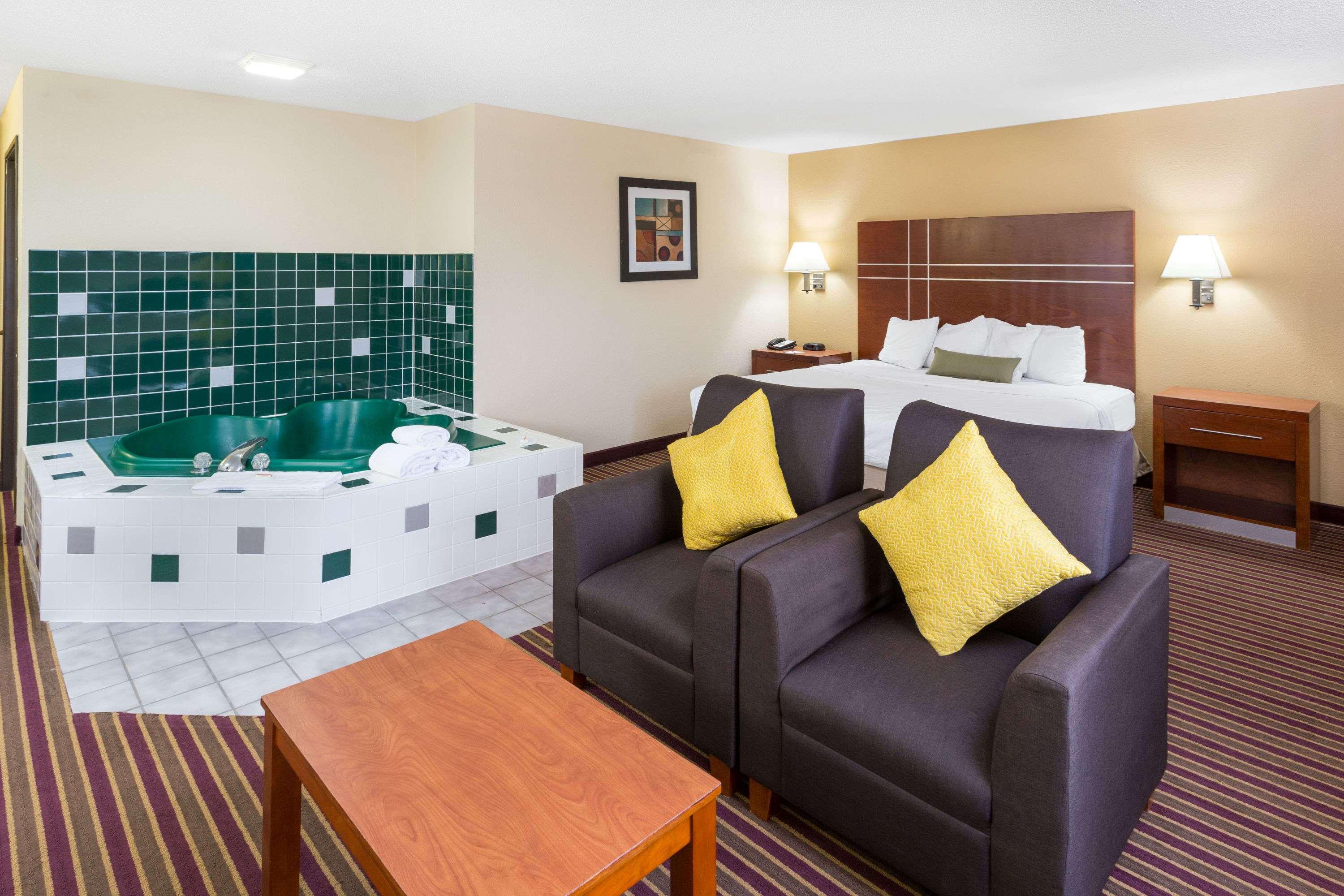 Baymont Inn & Suites Bowling Green — photo 3