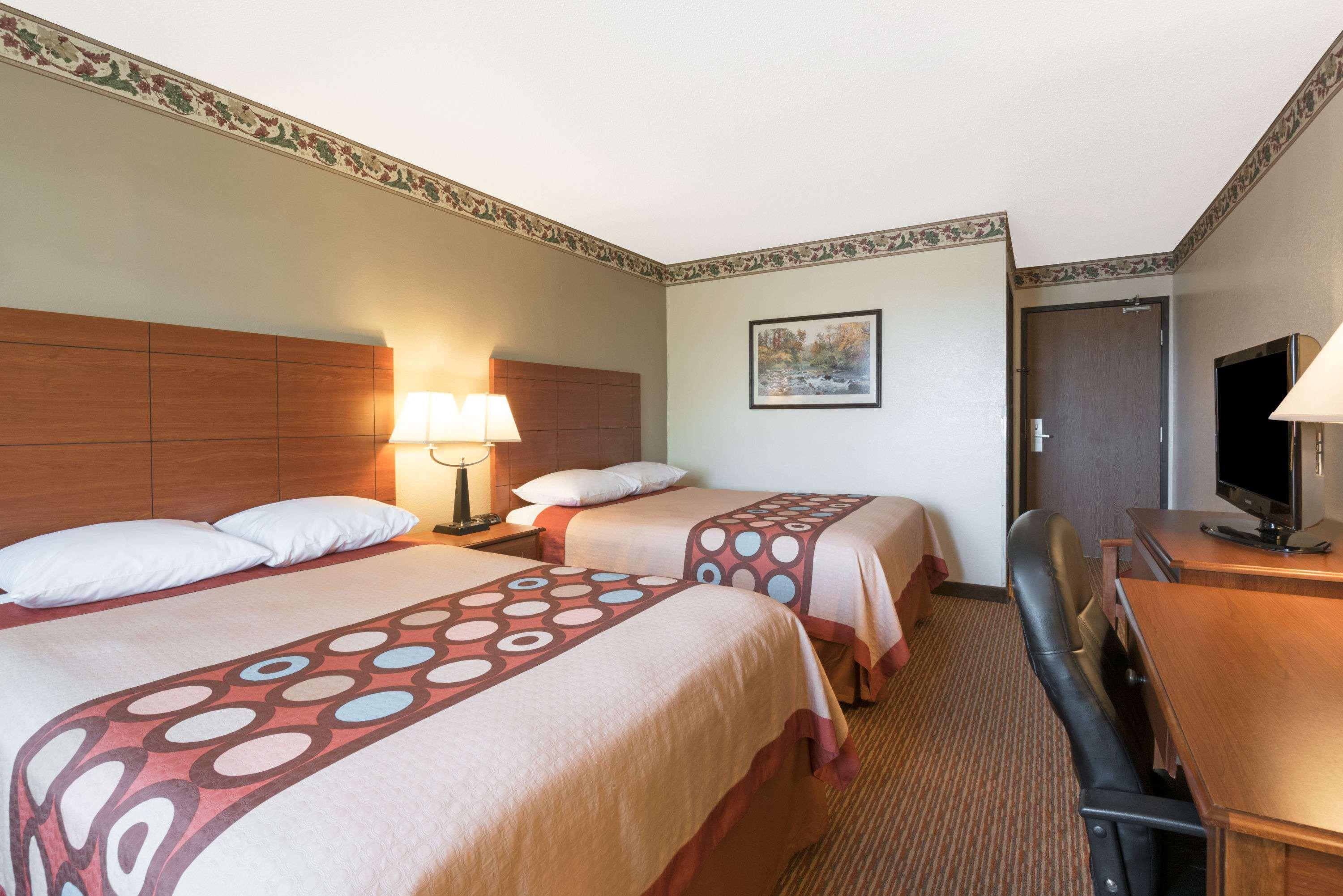 Super 8 by Wyndham Bemidji MN — photo 3