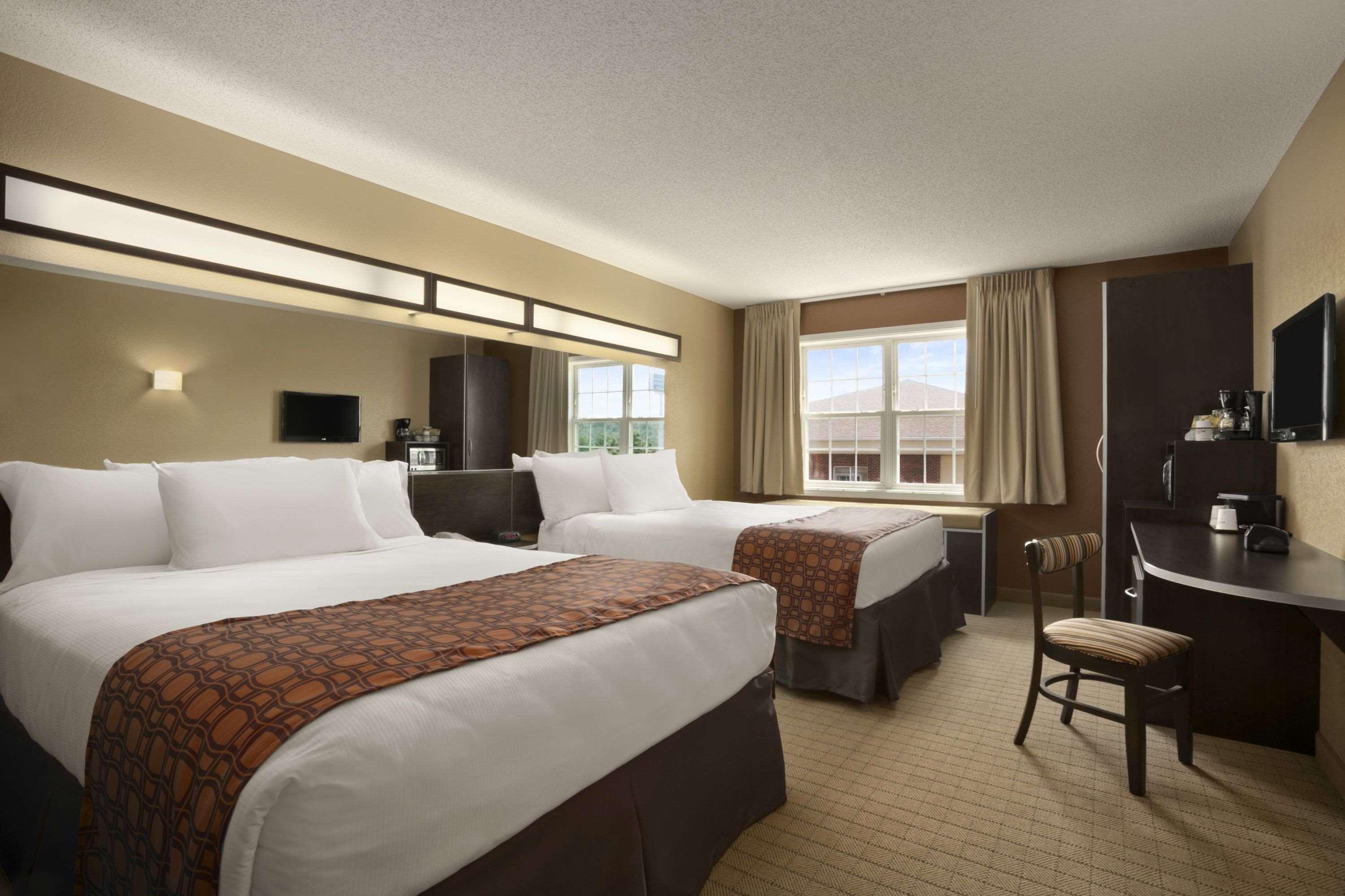 Microtel Inn & Suites by Wyndham Mineral Wells/Parkersburg — photo 3
