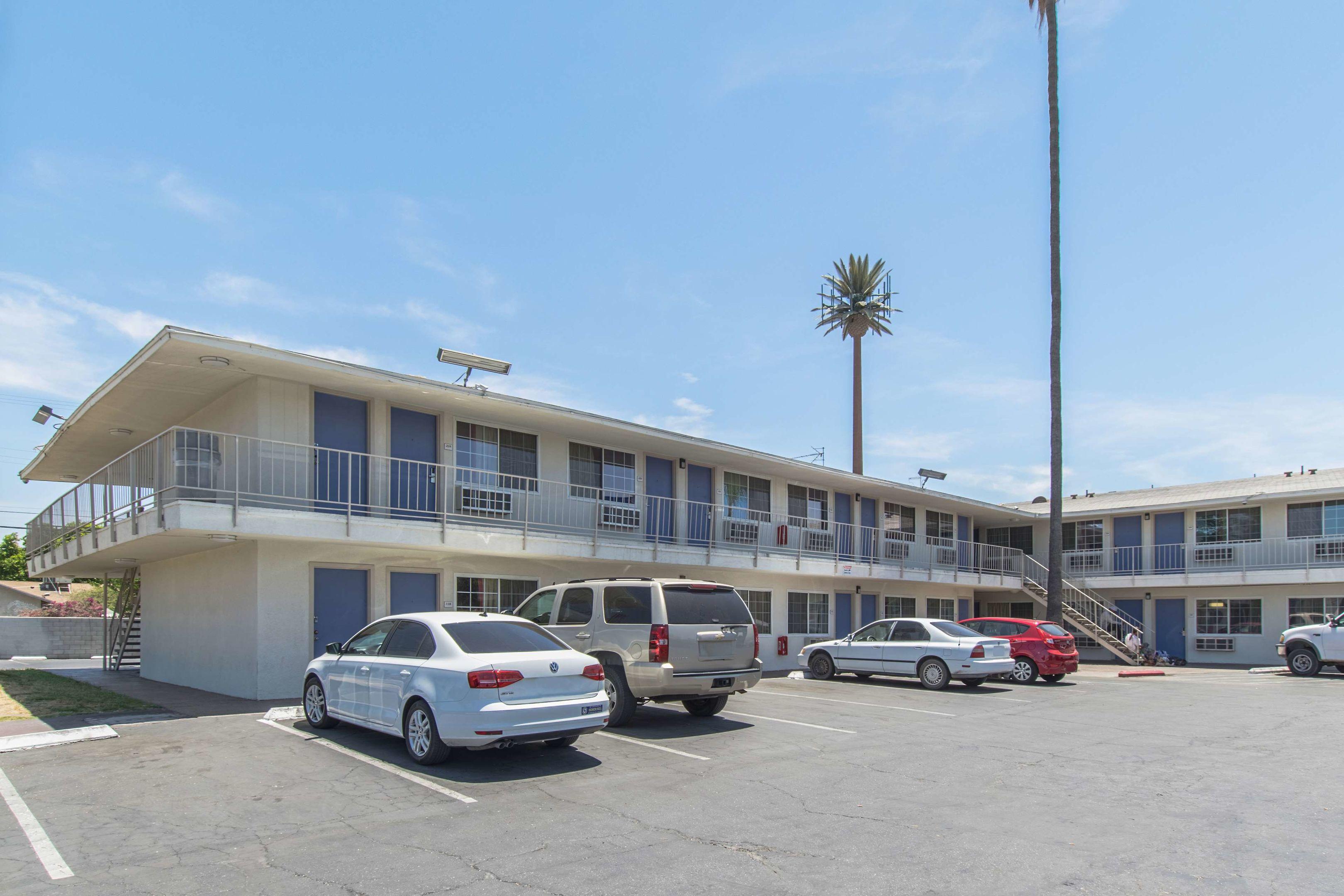Motel 6 Bakersfield — photo 5