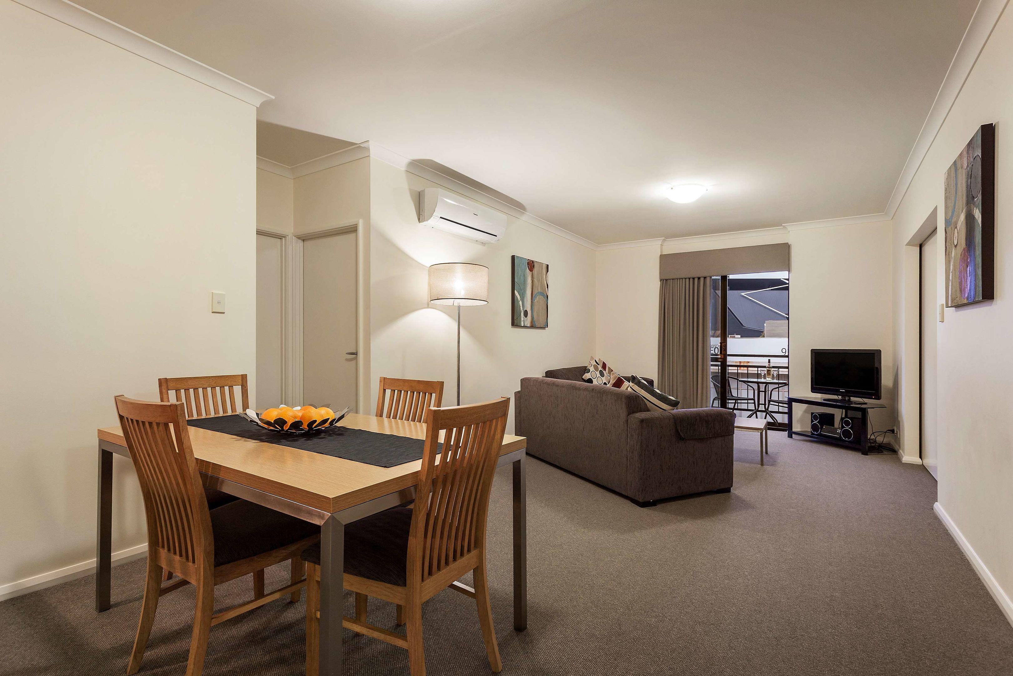 Best Western Northbridge Apartments — photo 5