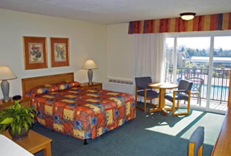 Best Western Plus Royal Oak Hotel — photo 3