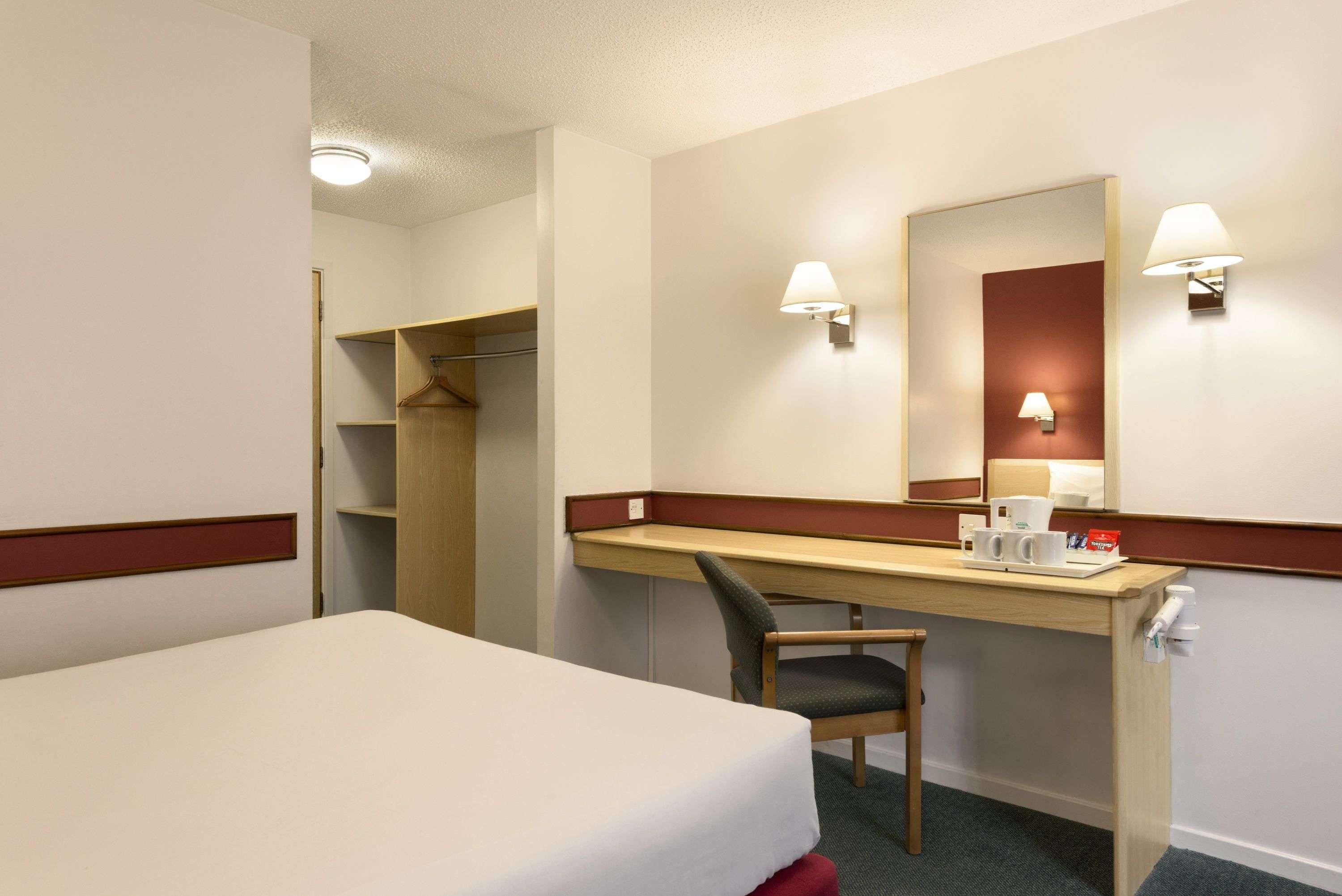 Days Inn Bradford M62 — photo 4