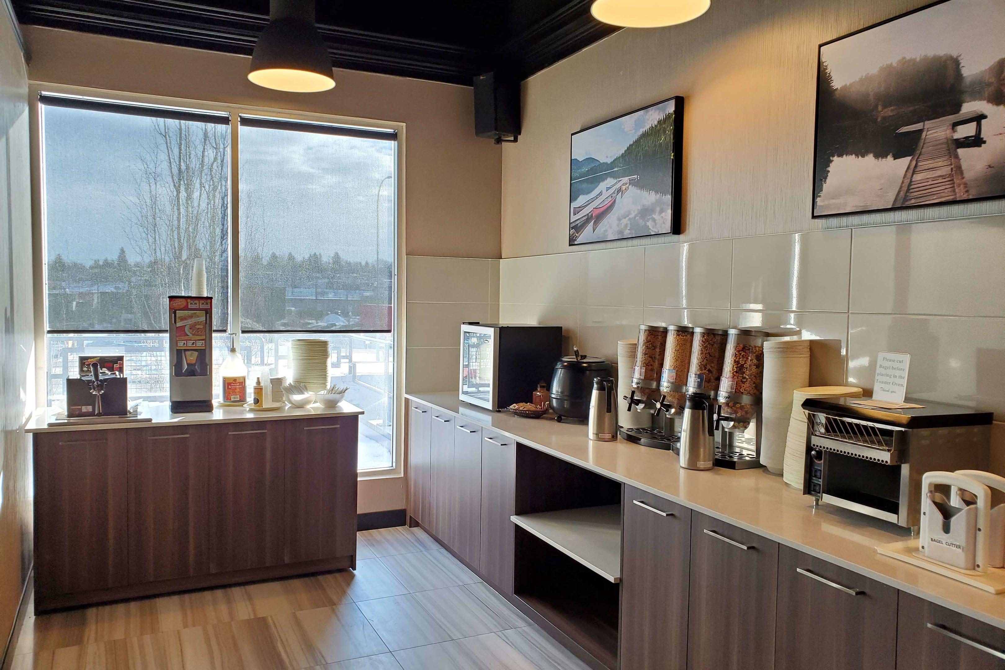 Super 8 by Wyndham Macleod Trail Calgary — photo 5