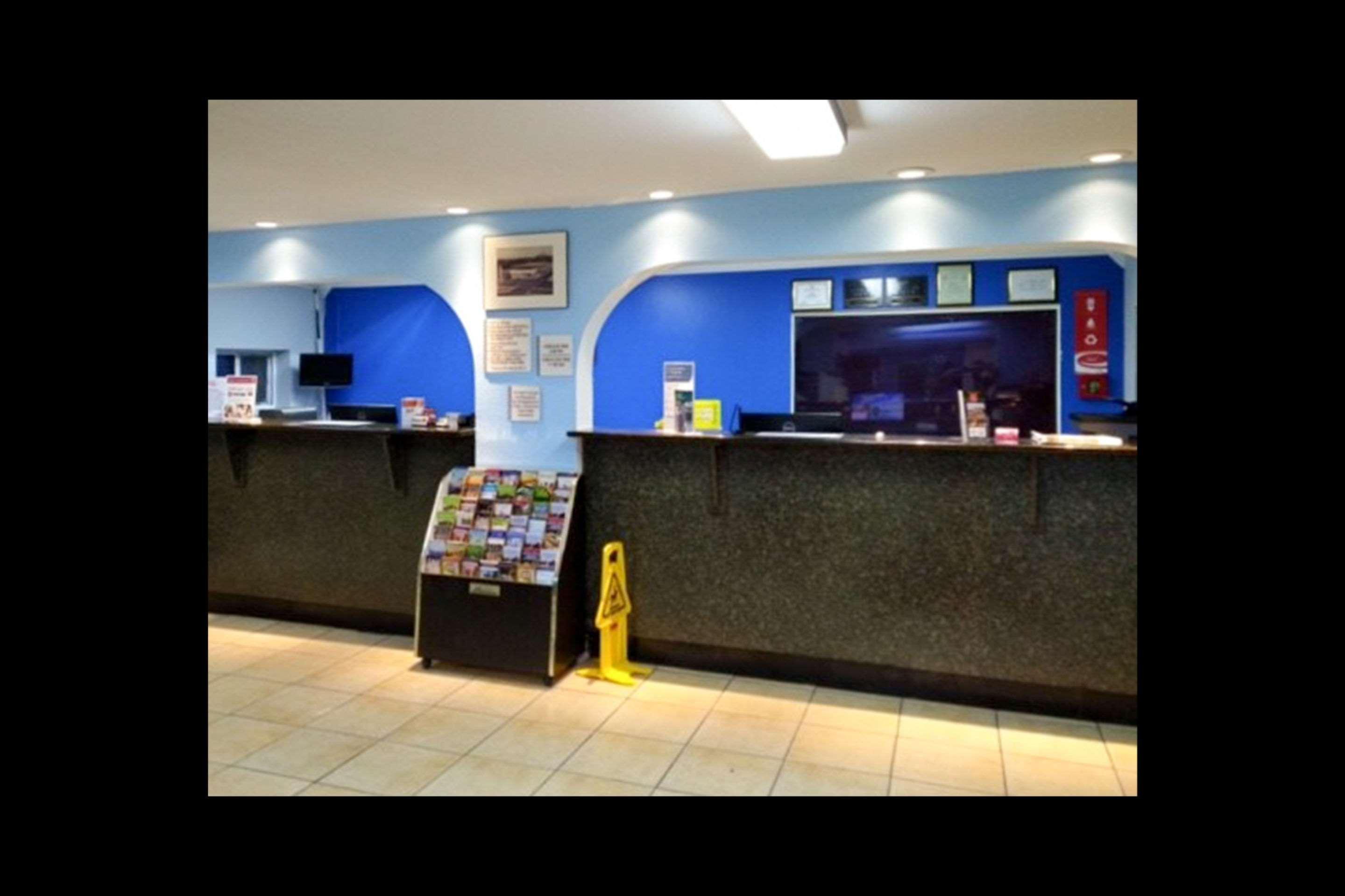 Econo Lodge Inn & Suites I-64 & US 13 — photo 5
