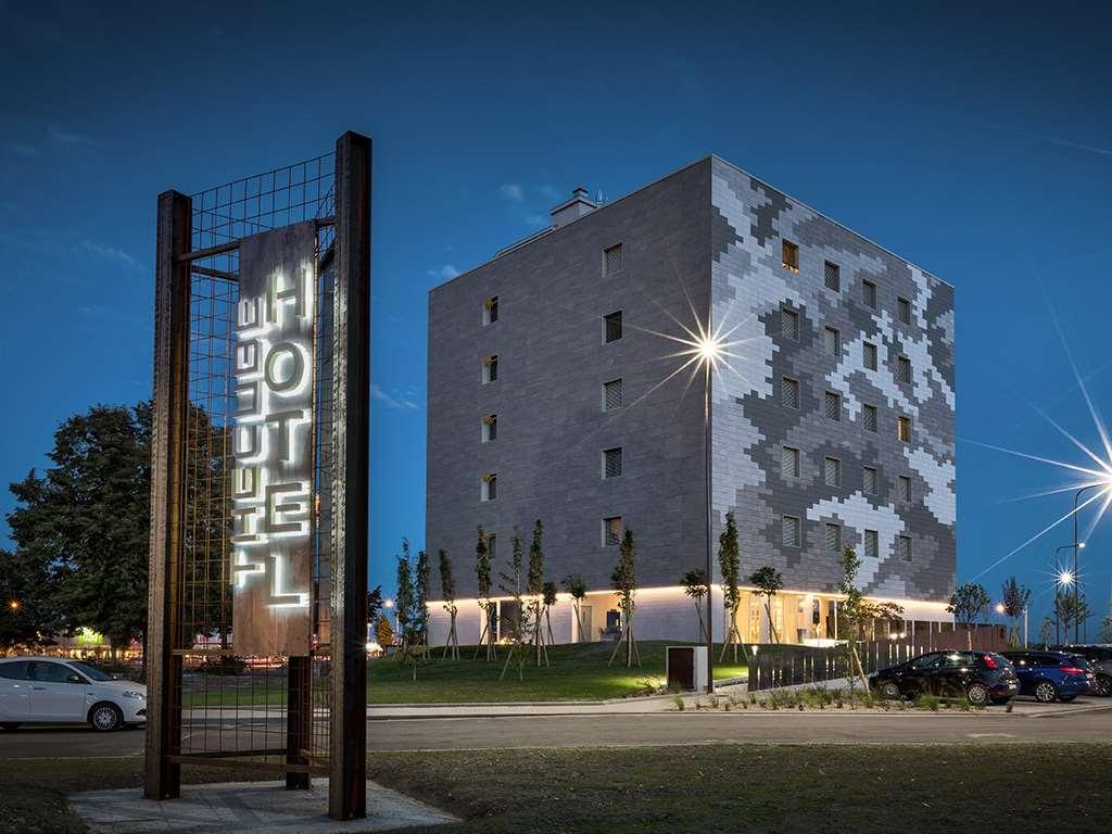 Hotel The Cube — photo 3