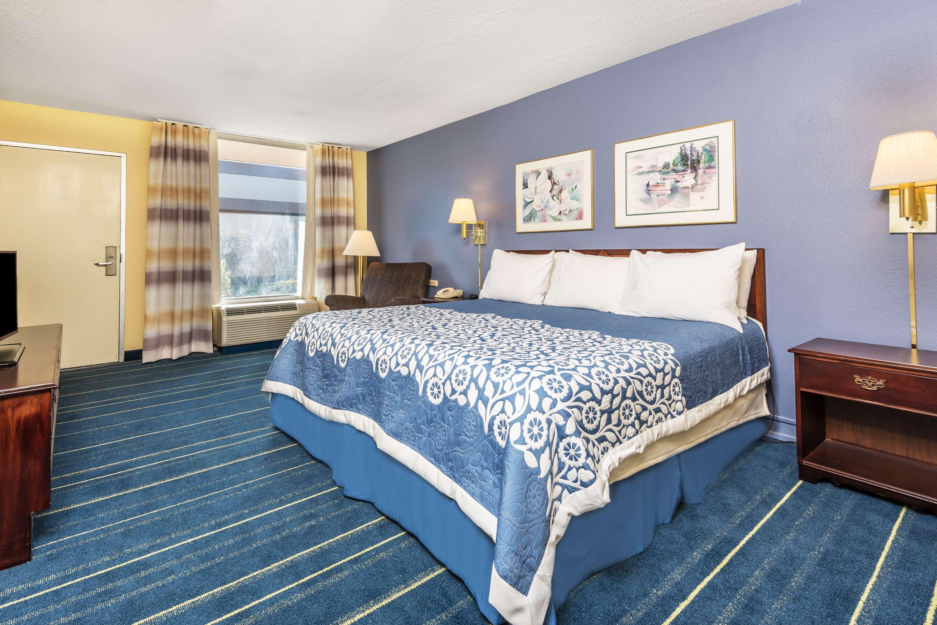 Days Inn South Hill — photo 4