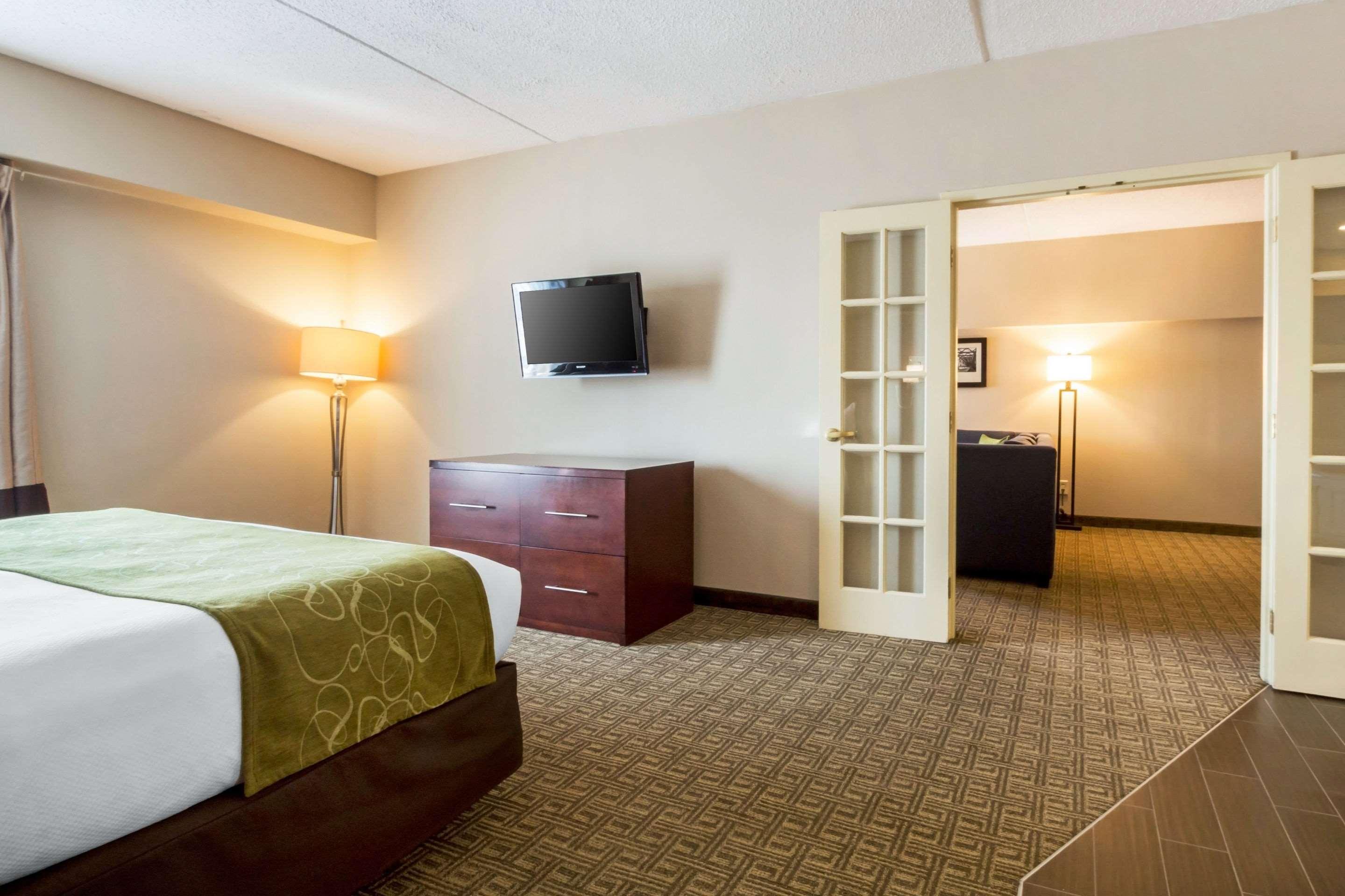 Comfort Suites at Woodbridge — photo 5
