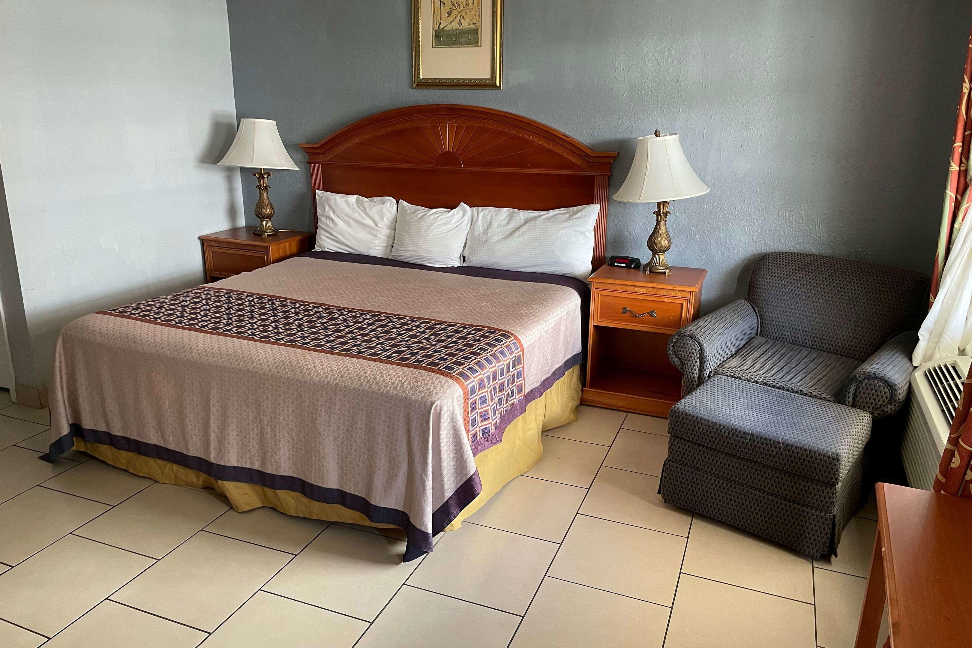 Rodeway Inn — photo 4
