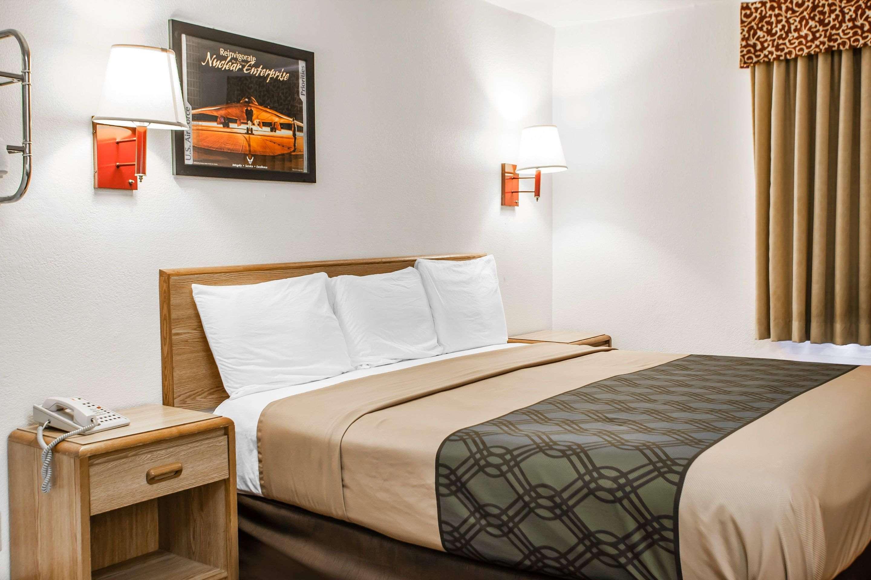 Econo Lodge Truman Inn — photo 4