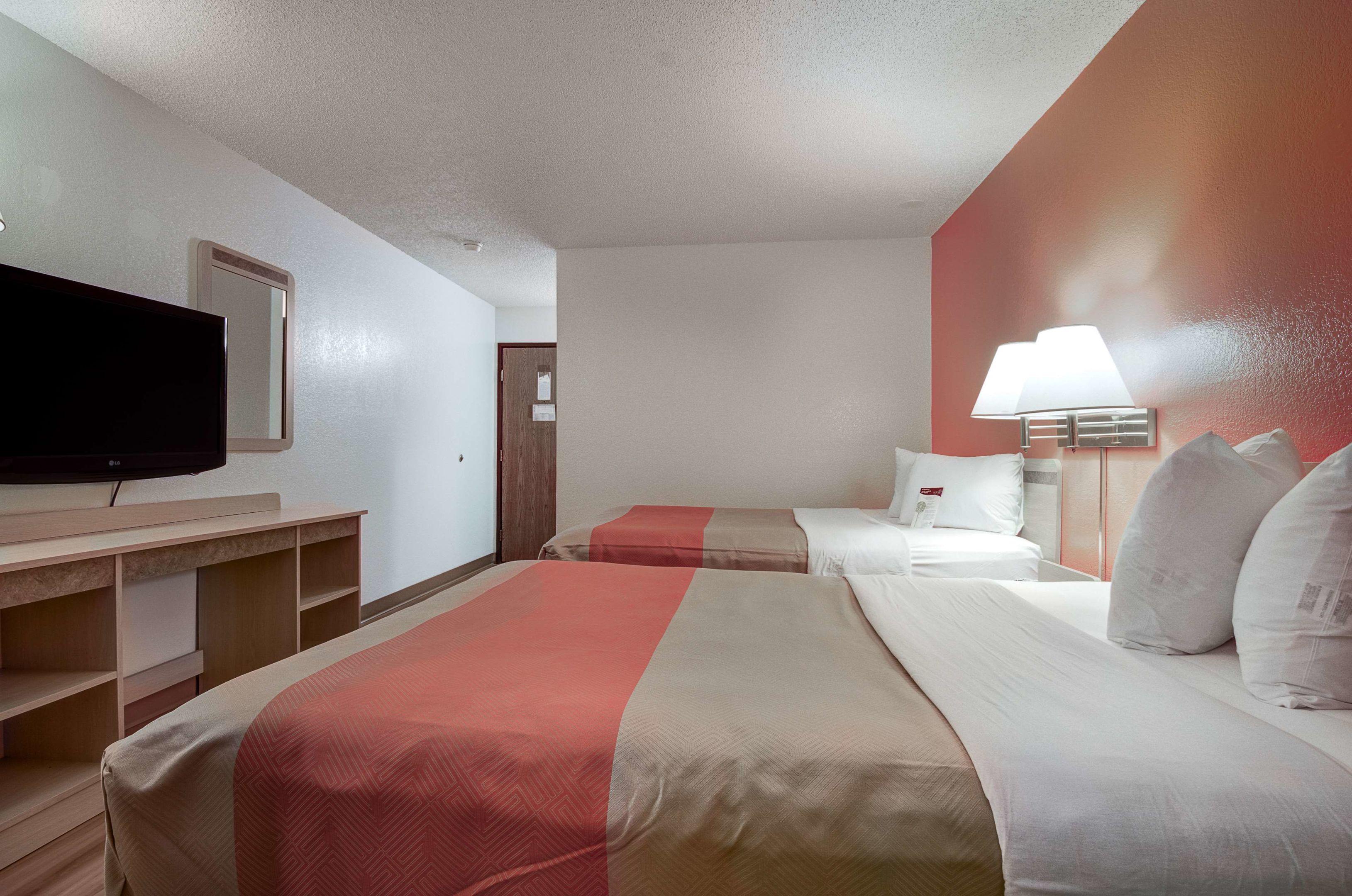 Motel 6 Colby — photo 4