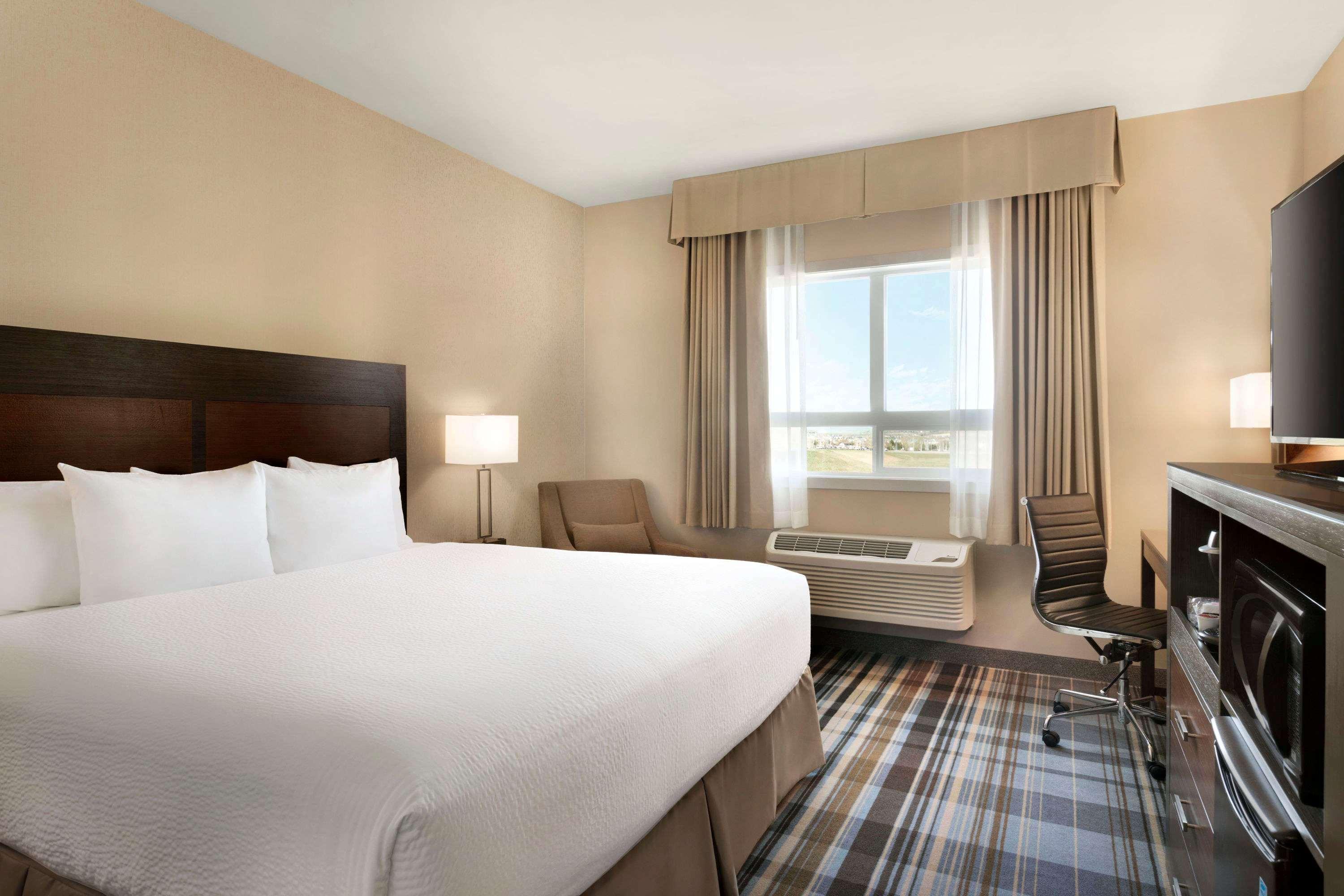 Days Inn & Suites Airdrie — photo 4