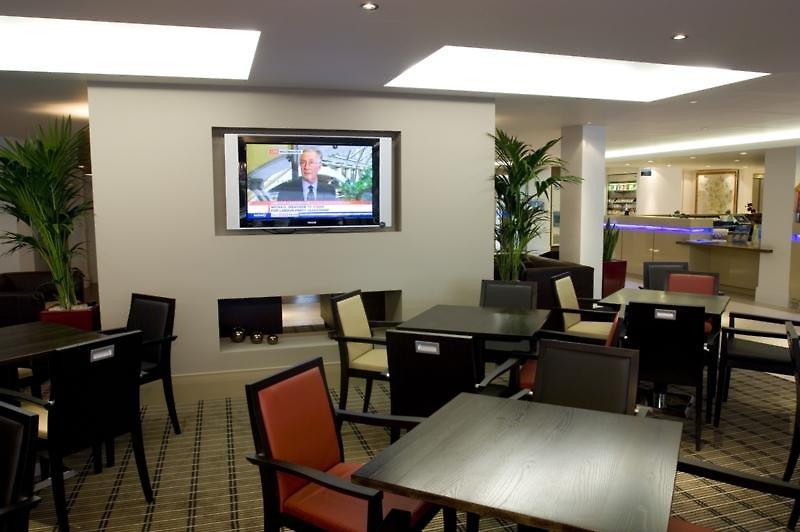 Holiday Inn Express Milton Keynes — photo 3