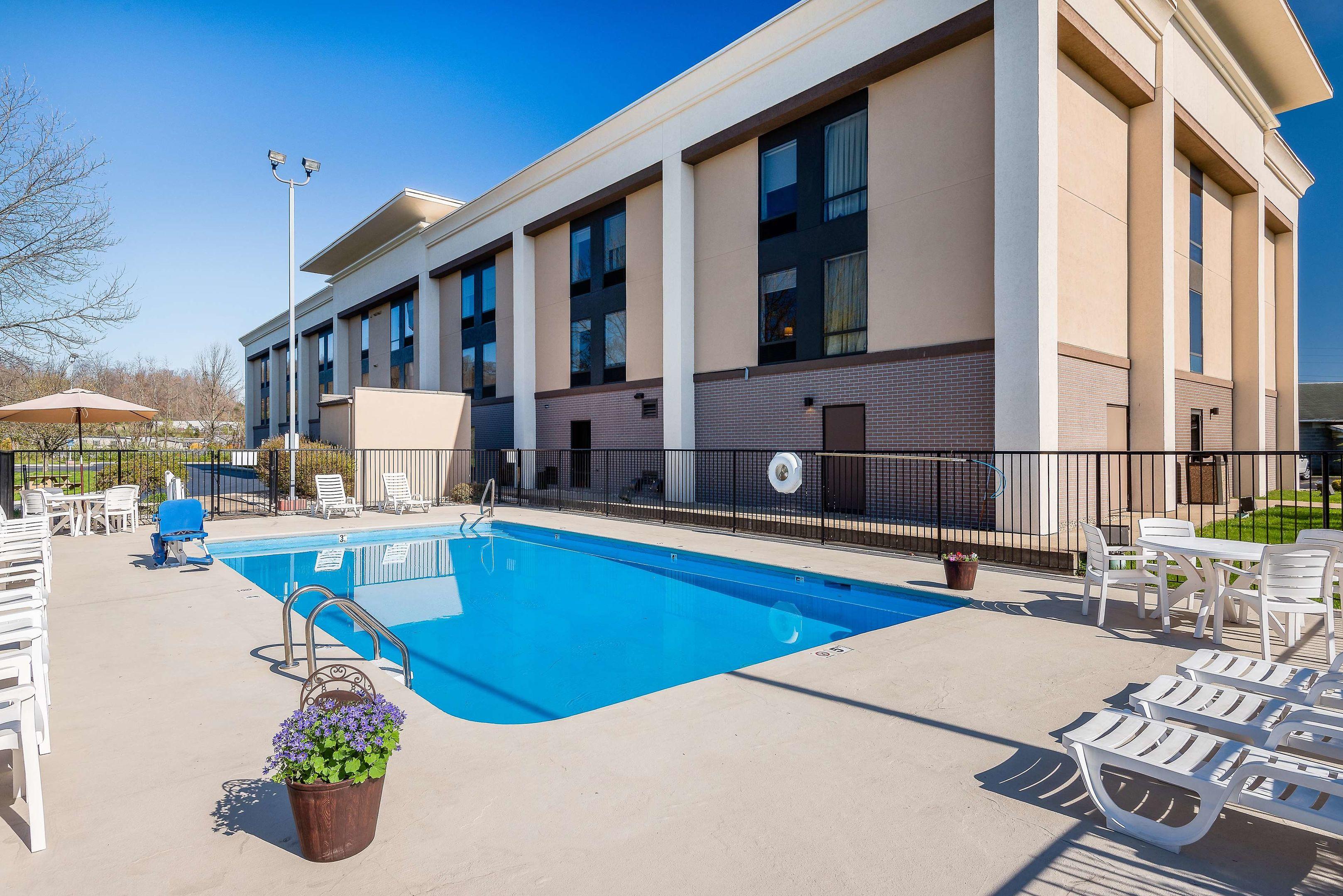 Hampton Inn Parkersburg-Mineral Wells — photo 3