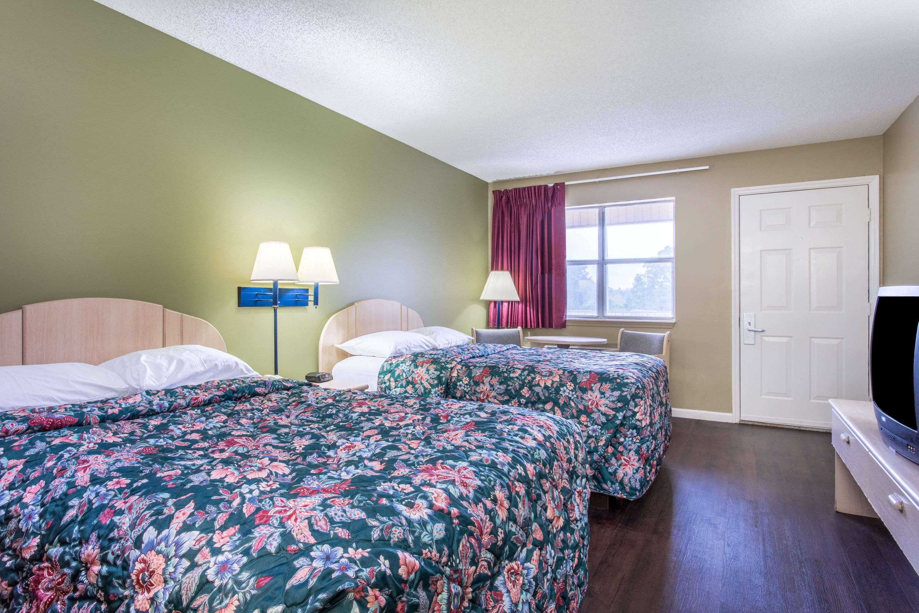 Super 8 by Wyndham Monticello — photo 4